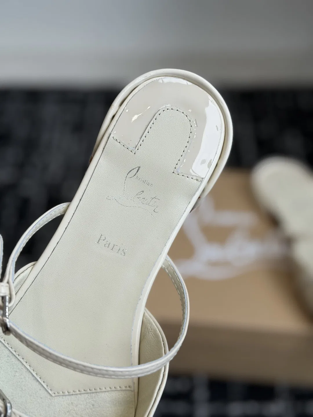 LOUBOUTIN 27FW EIYCUJO 001 구두 7