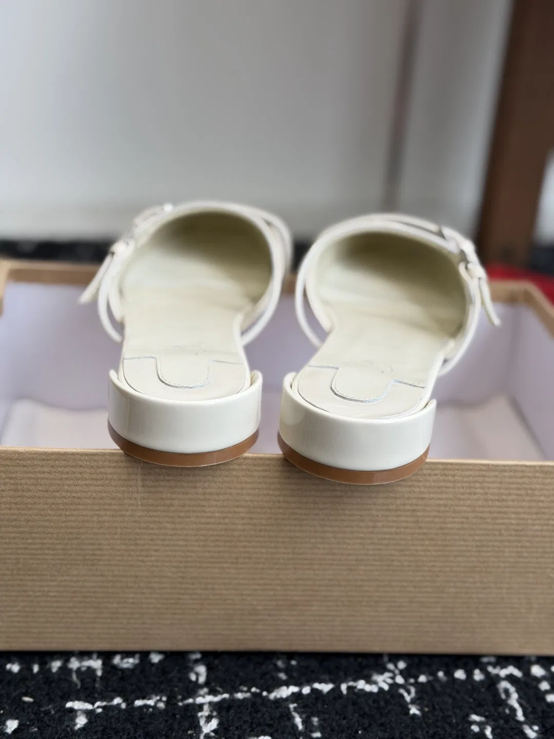LOUBOUTIN 27FW EIYCUJO 001 구두 8