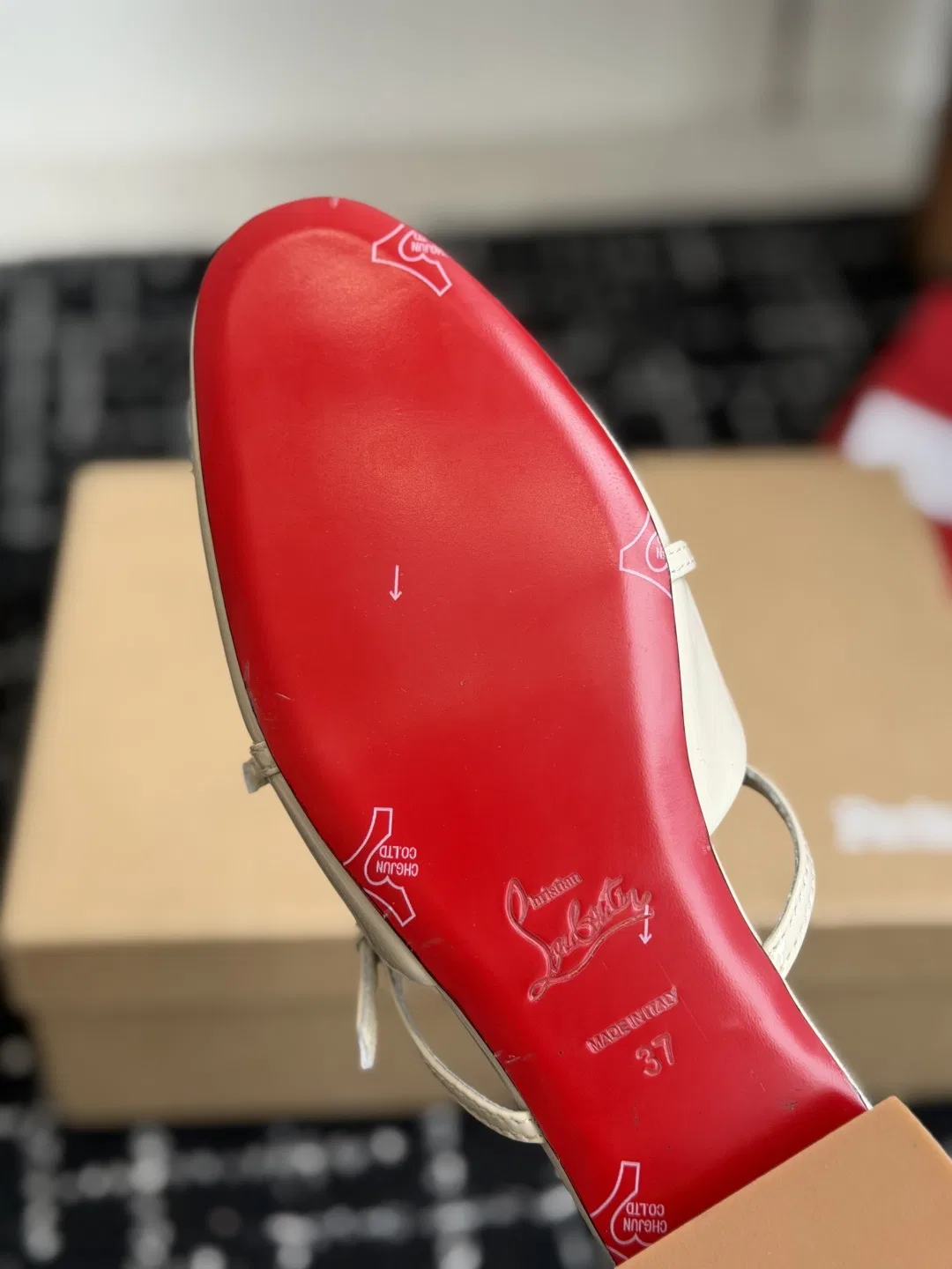 LOUBOUTIN 27FW EIYCUJO 001 구두 9