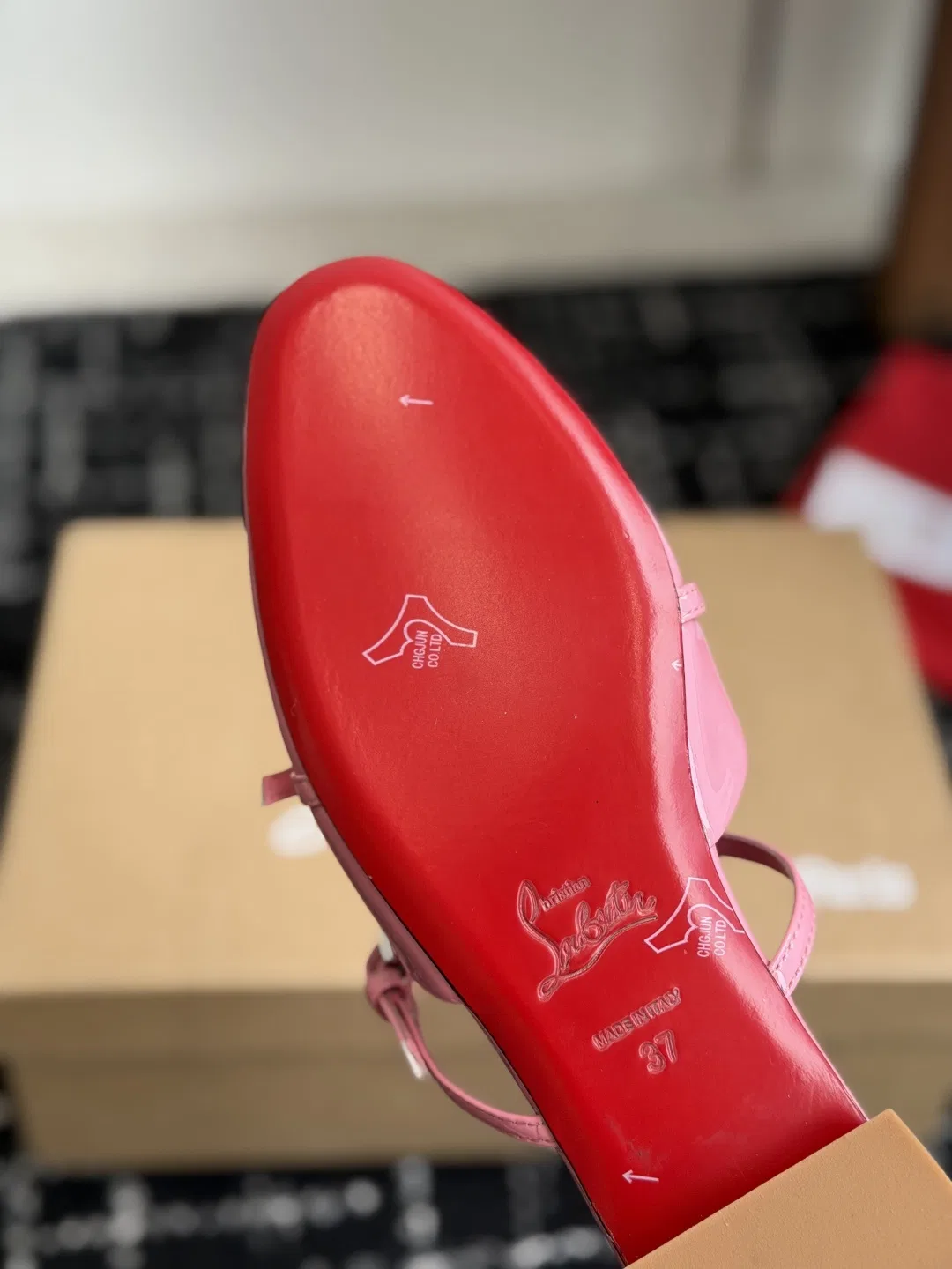 LOUBOUTIN 27FW EIYCUJO 001 구두 18