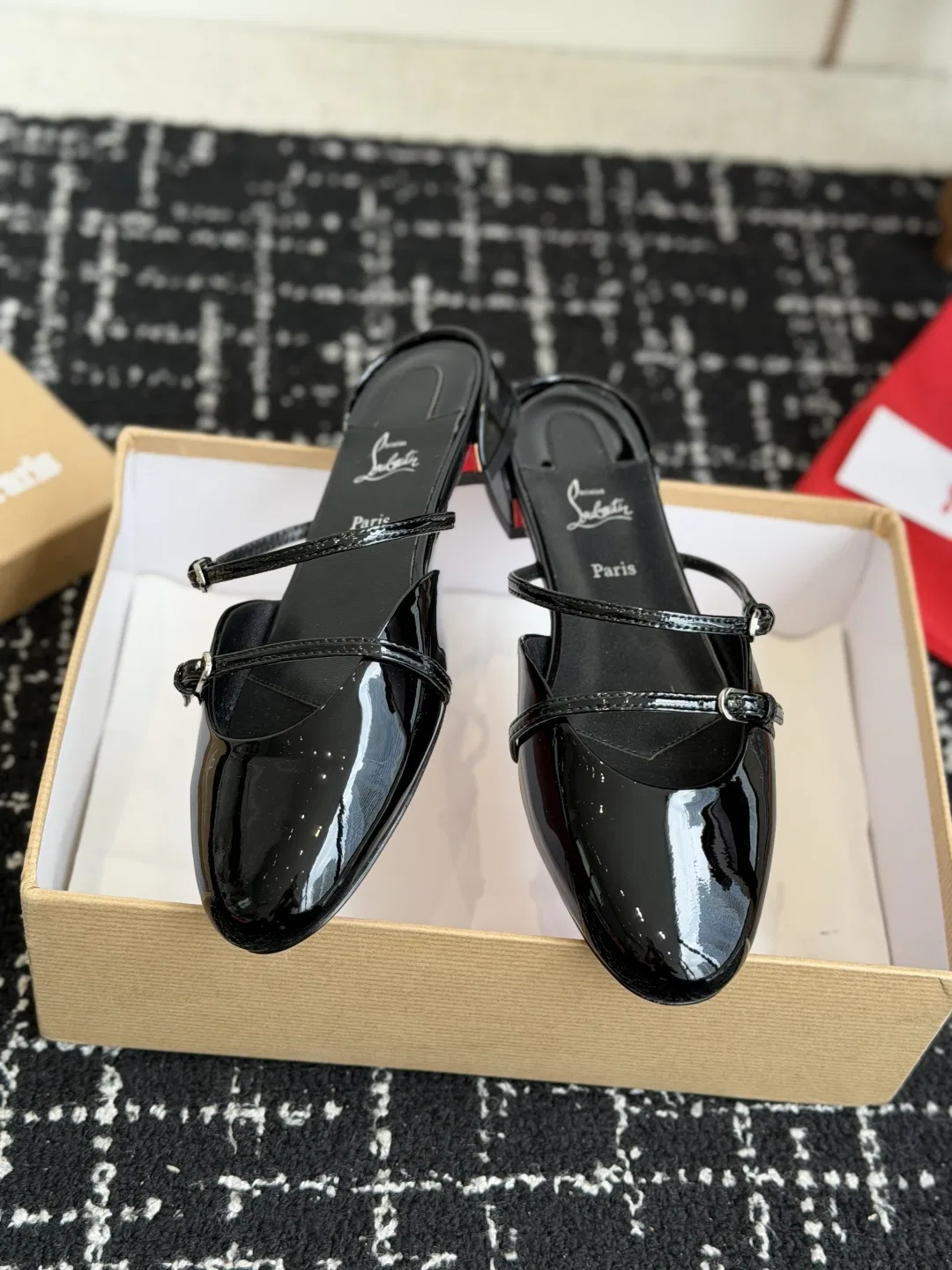 LOUBOUTIN 27FW EIYCUJO 001 구두 24