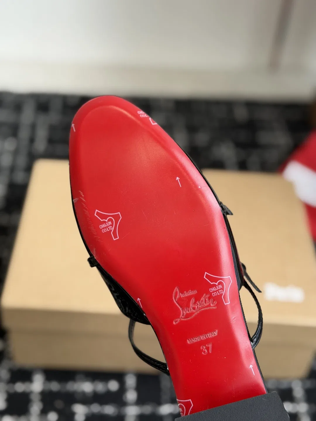 LOUBOUTIN 27FW EIYCUJO 001 구두 27