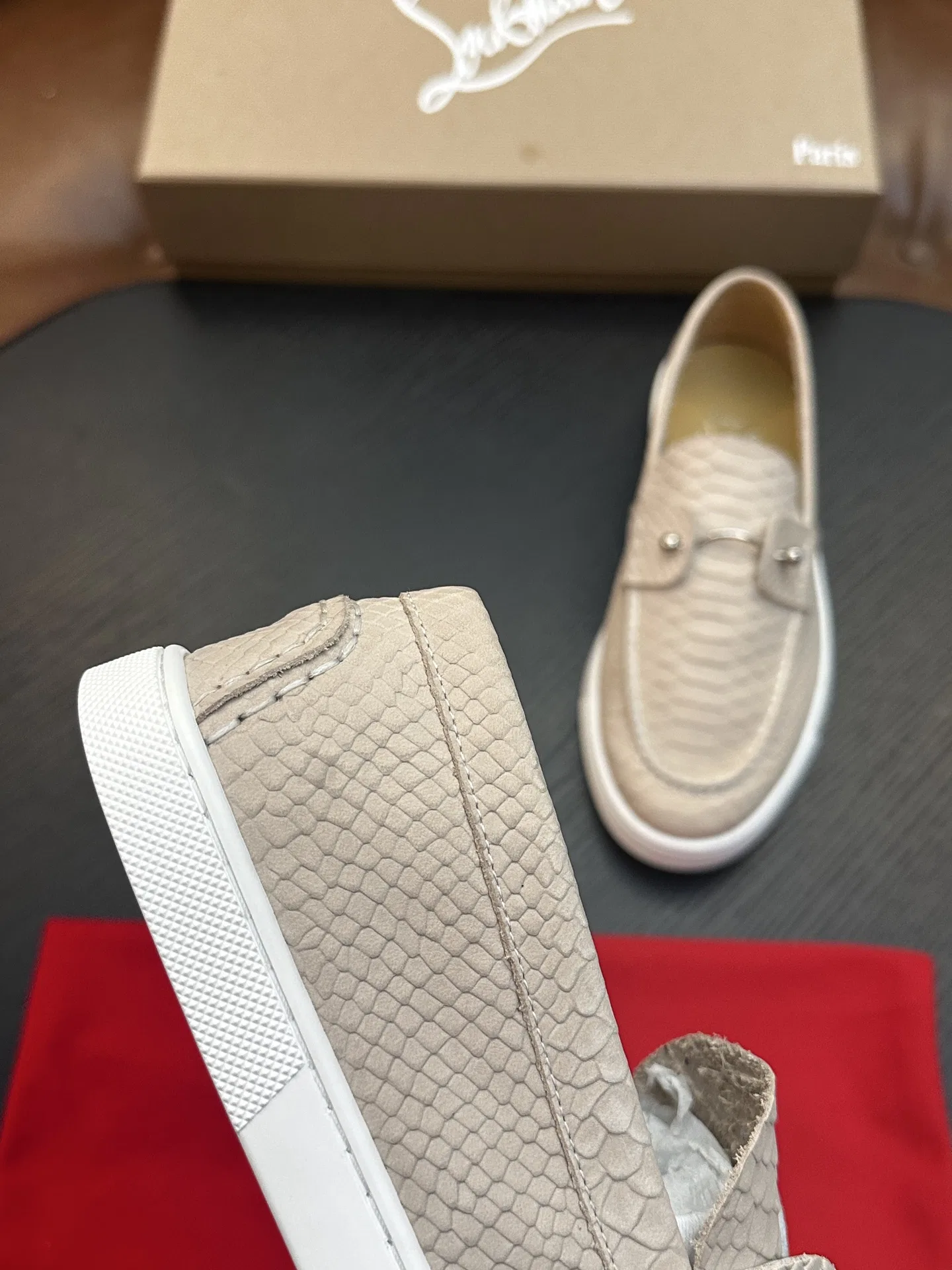 LOUBOUTIN 27FW EIYCUJO 002 로퍼 7
