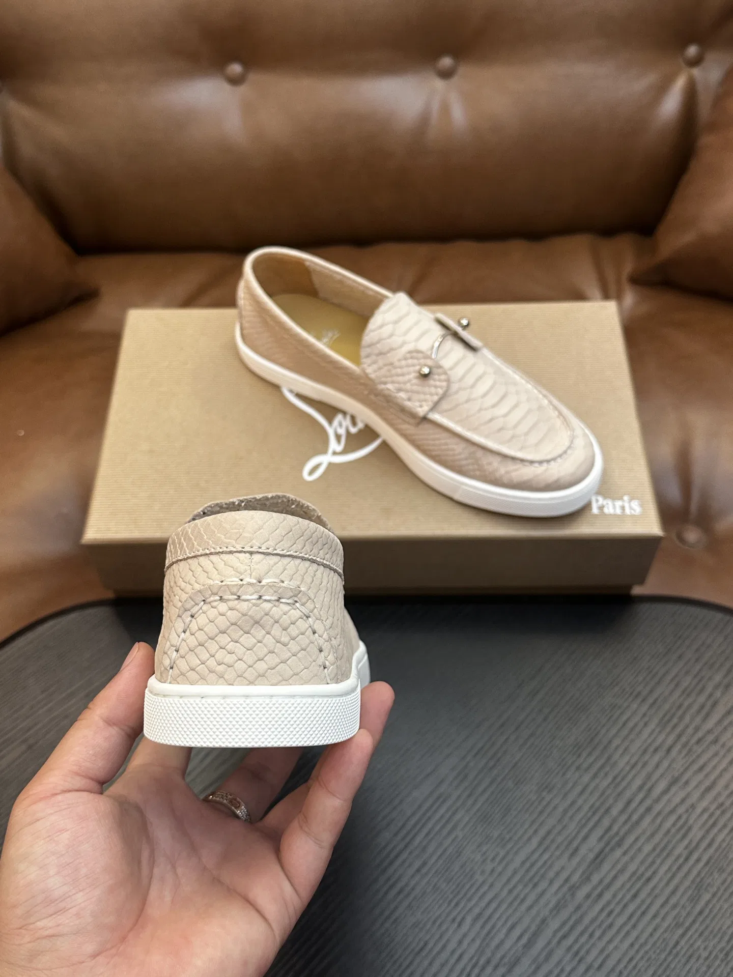 LOUBOUTIN 27FW EIYCUJO 002 로퍼 8