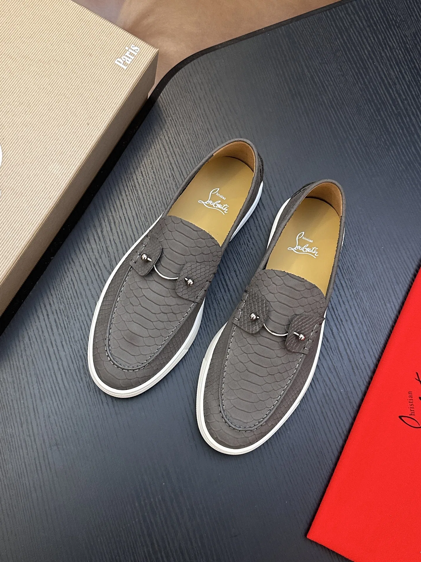 LOUBOUTIN 27FW EIYCUJO 002 로퍼 12