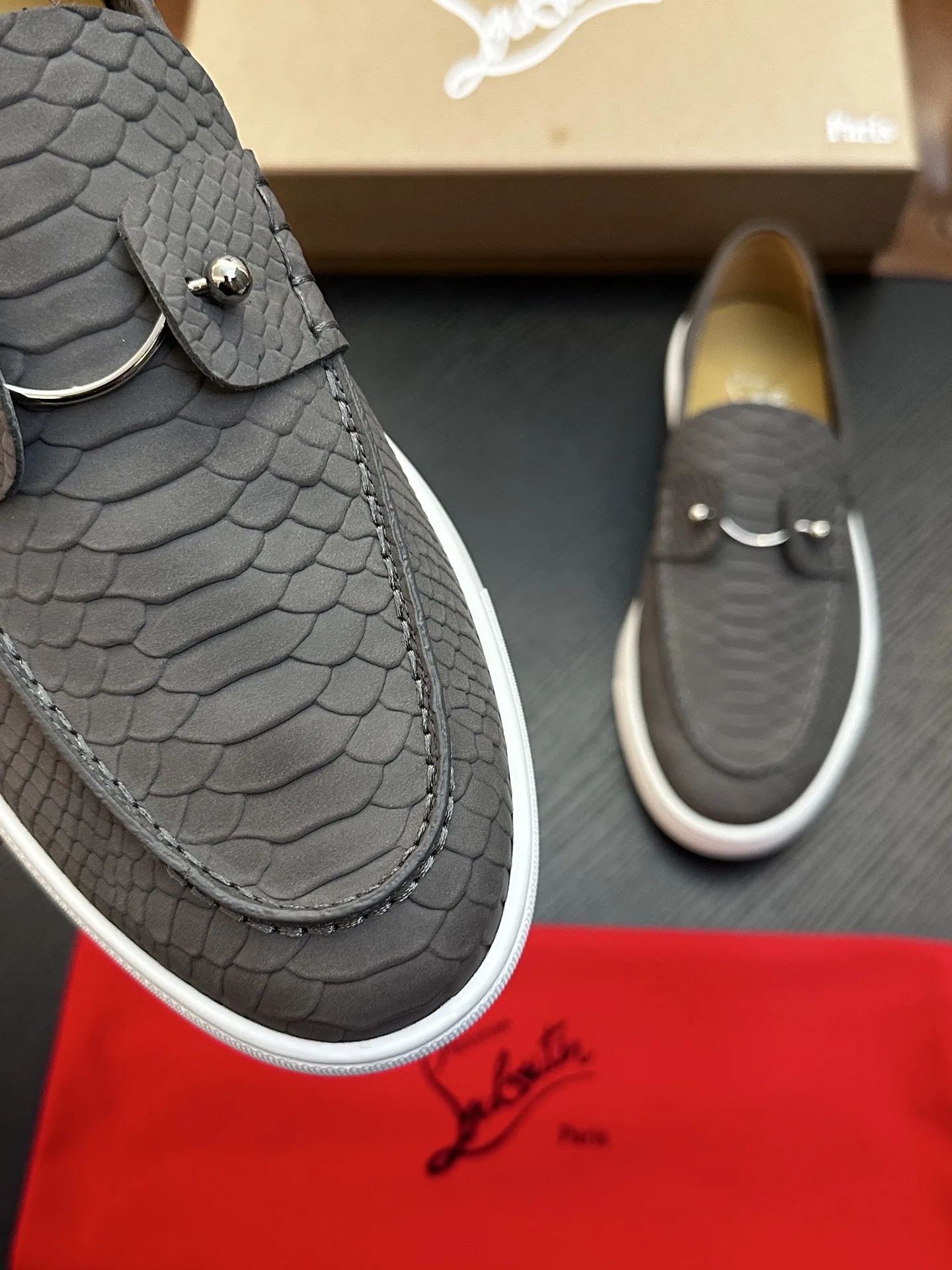 LOUBOUTIN 27FW EIYCUJO 002 로퍼 15