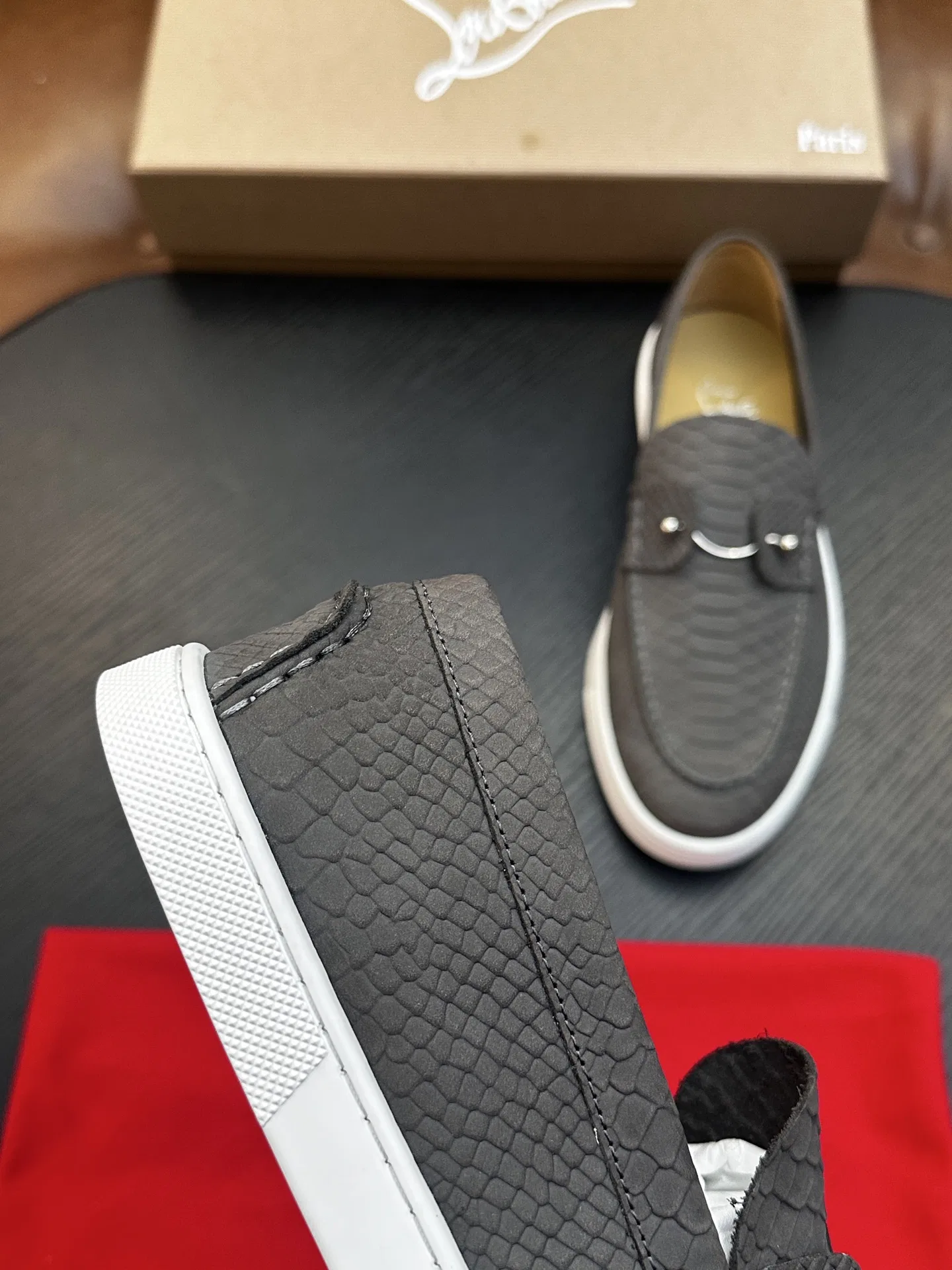 LOUBOUTIN 27FW EIYCUJO 002 로퍼 16
