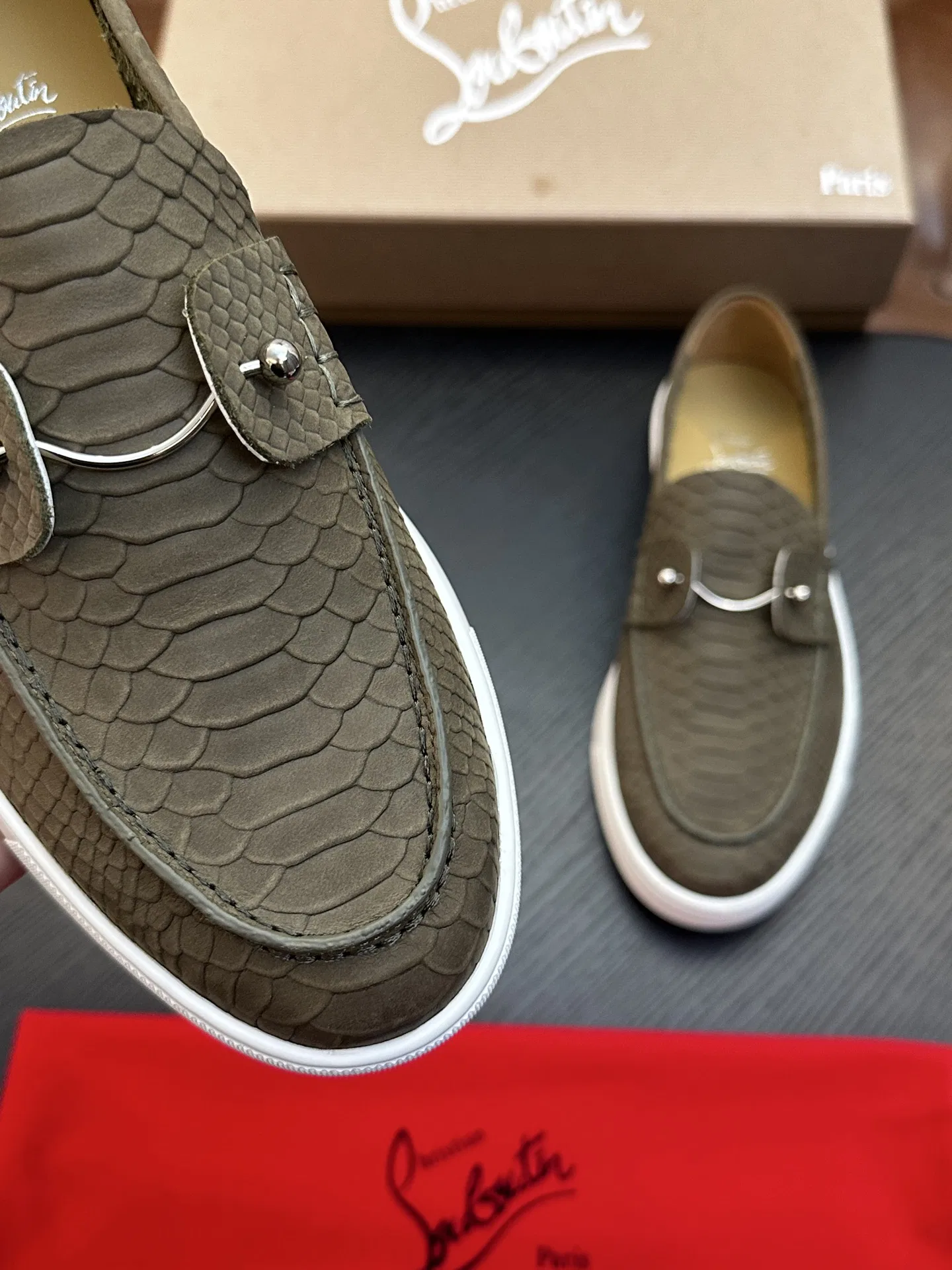 LOUBOUTIN 27FW EIYCUJO 002 로퍼 24