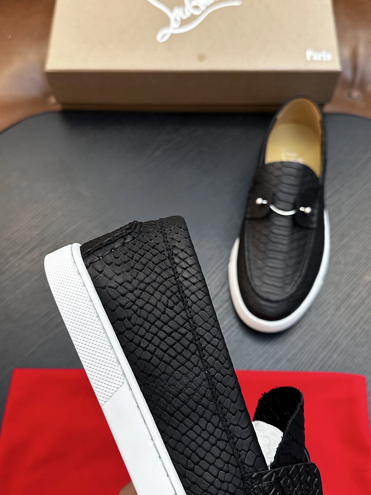 LOUBOUTIN 27FW EIYCUJO 002 로퍼 52