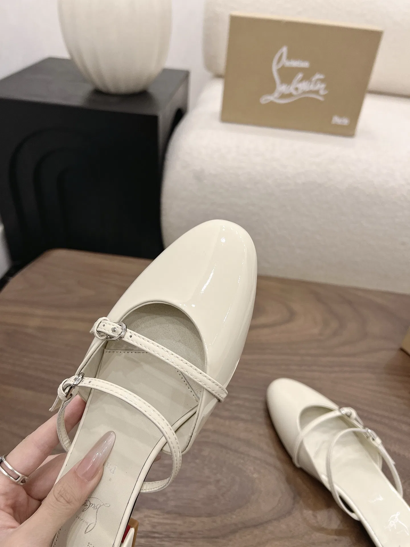 LOUBOUTIN 27FW MSFBUNF 003 플랫슈즈 7