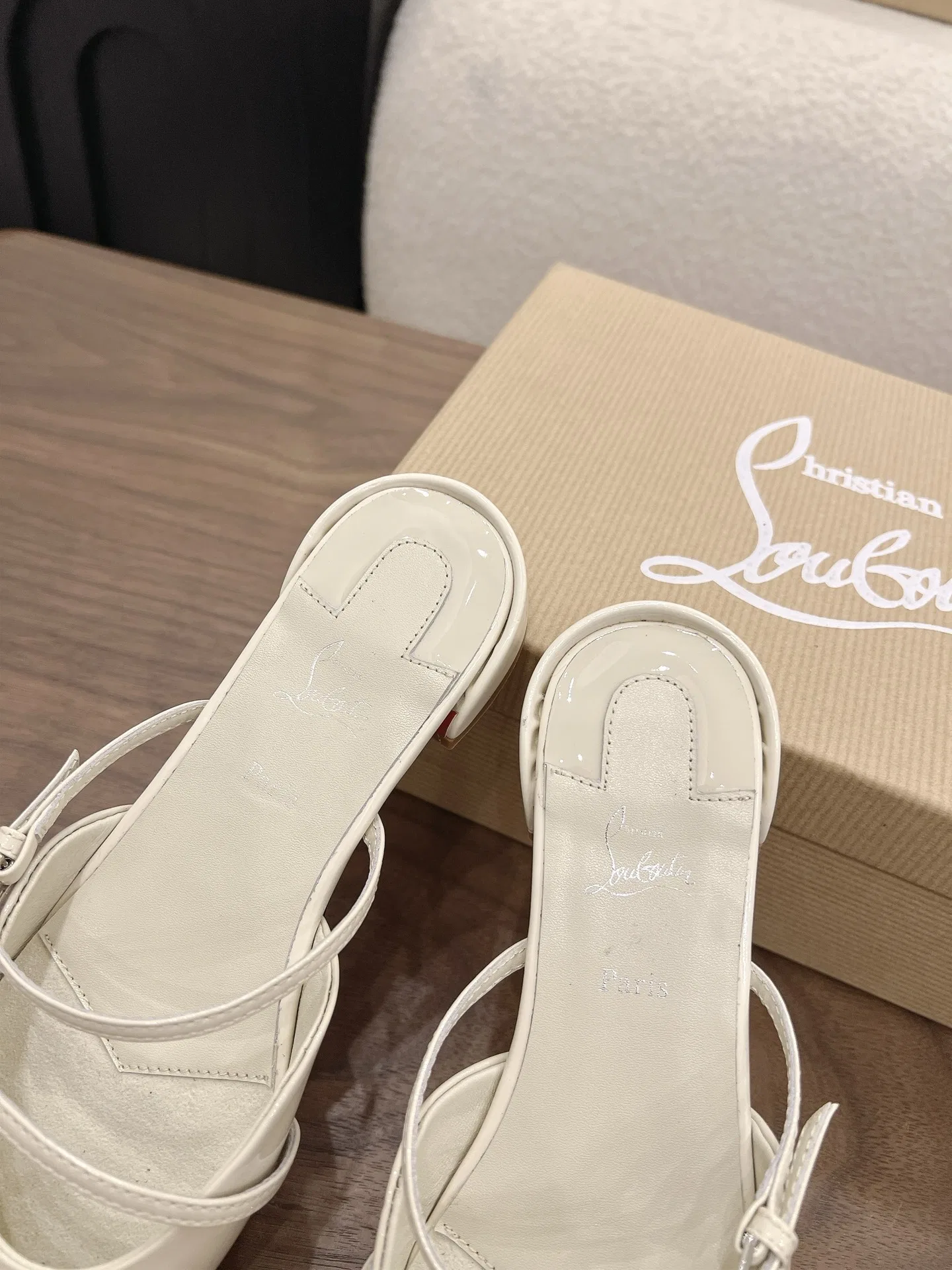LOUBOUTIN 27FW MSFBUNF 003 플랫슈즈 8