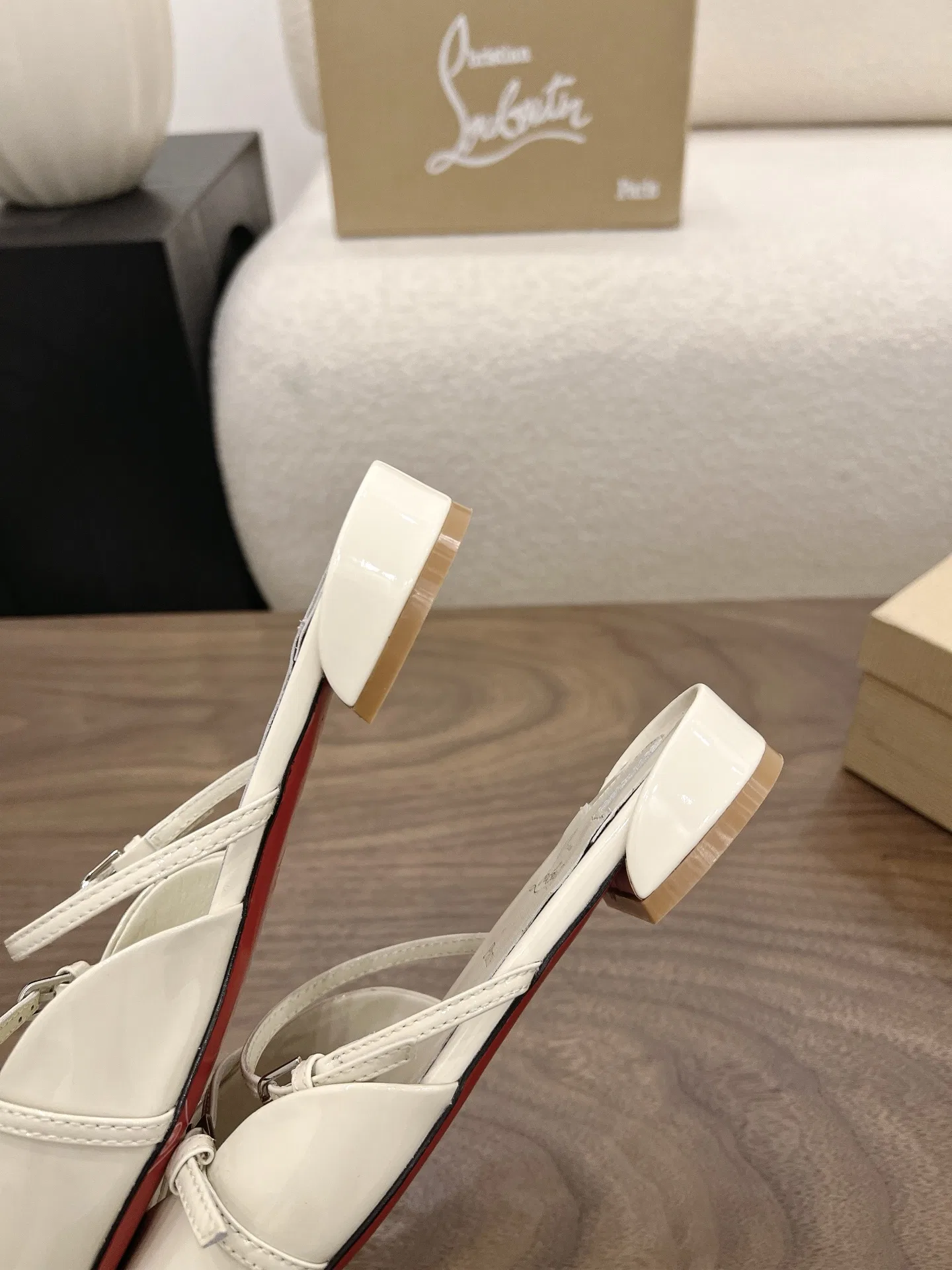 LOUBOUTIN 27FW MSFBUNF 003 플랫슈즈 9