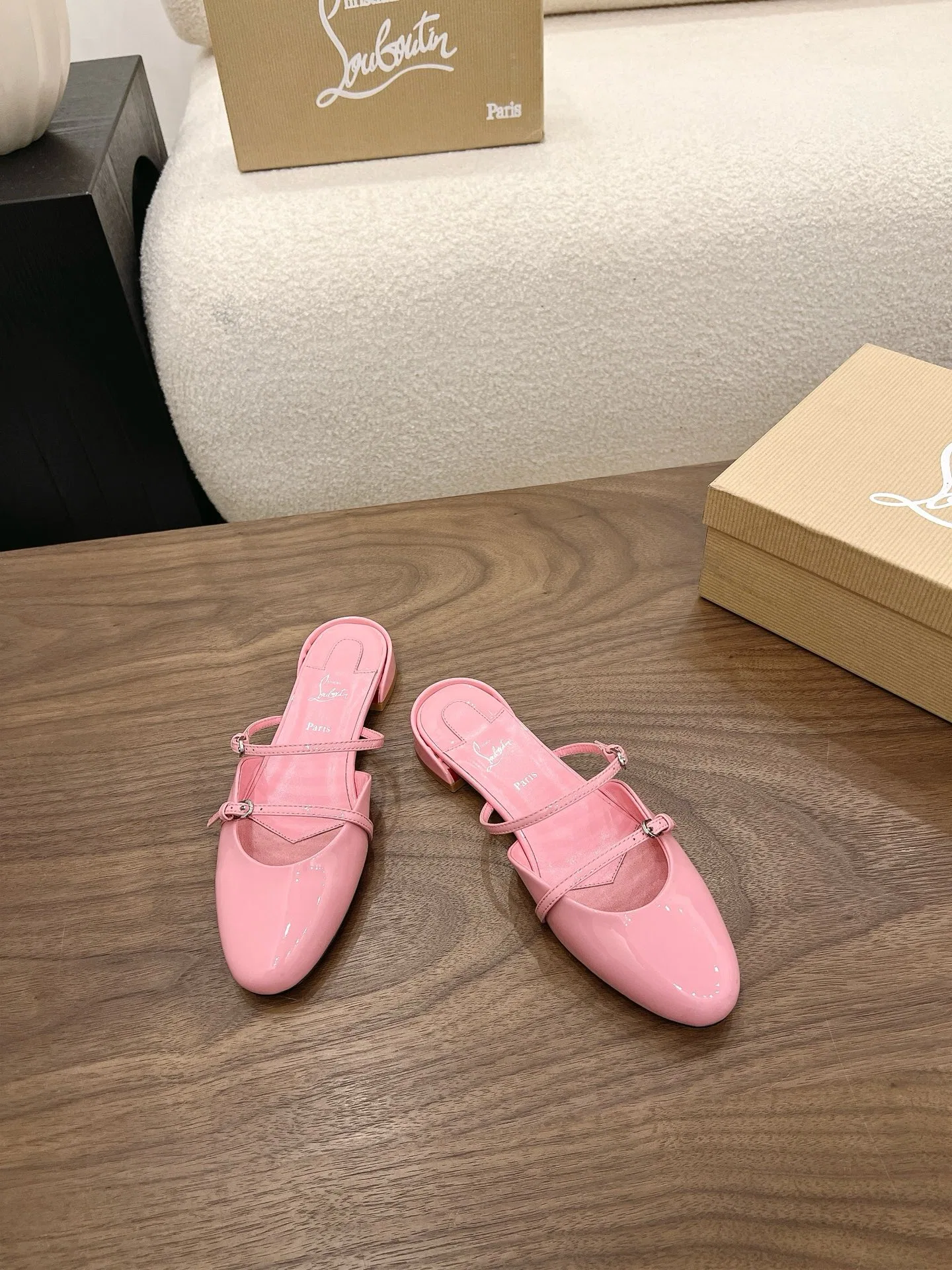 LOUBOUTIN 27FW MSFBUNF 003 플랫슈즈 11