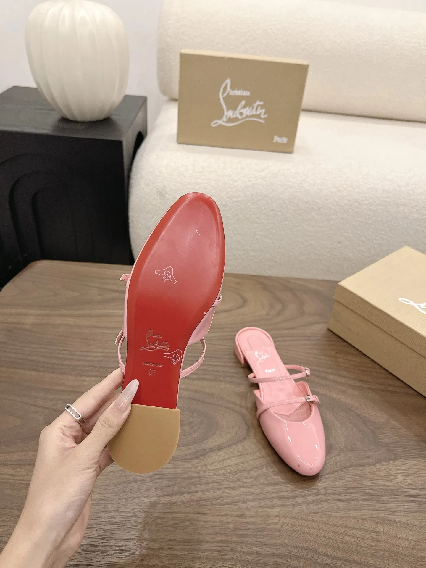 LOUBOUTIN 27FW MSFBUNF 003 플랫슈즈 17