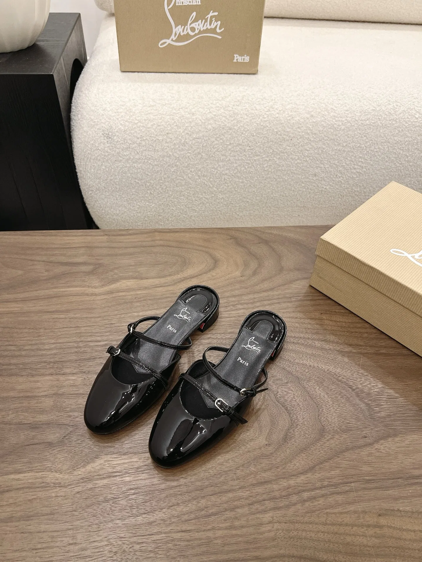 LOUBOUTIN 27FW MSFBUNF 003 플랫슈즈 18