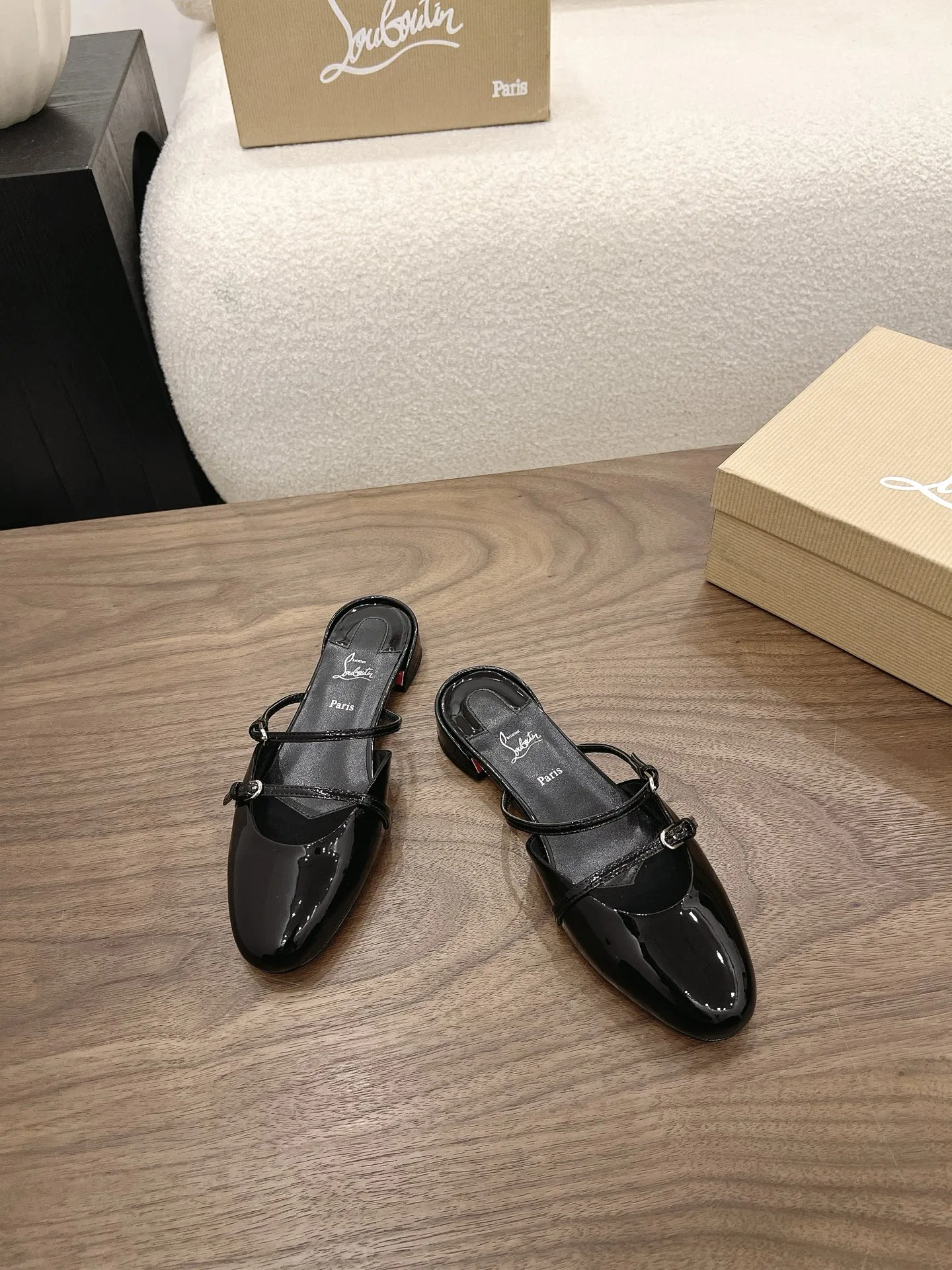 LOUBOUTIN 27FW MSFBUNF 003 플랫슈즈 19