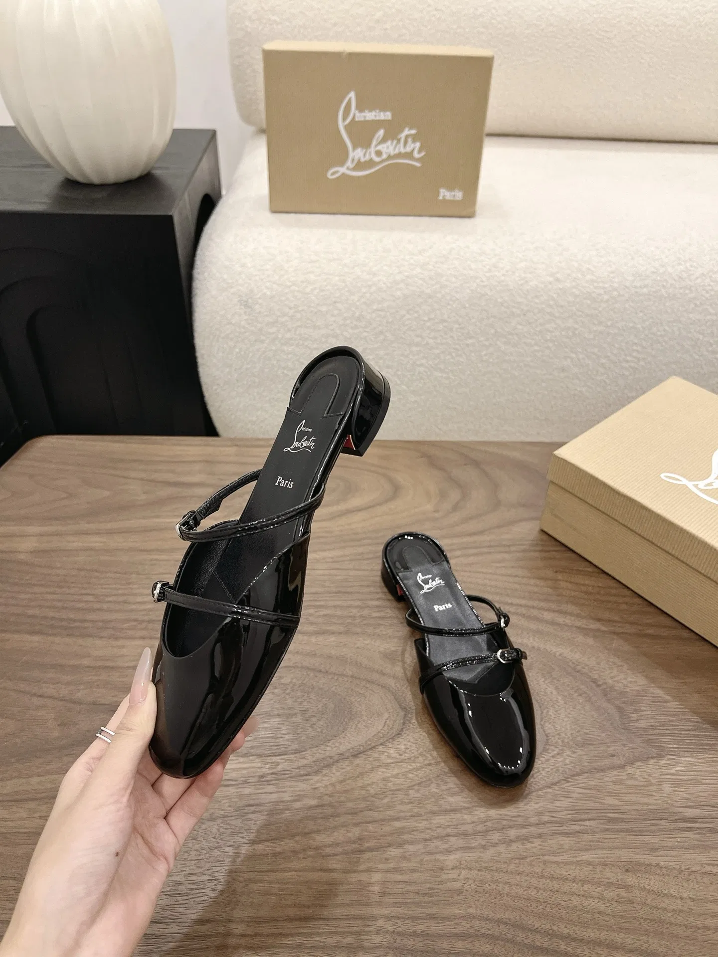 LOUBOUTIN 27FW MSFBUNF 003 플랫슈즈 21