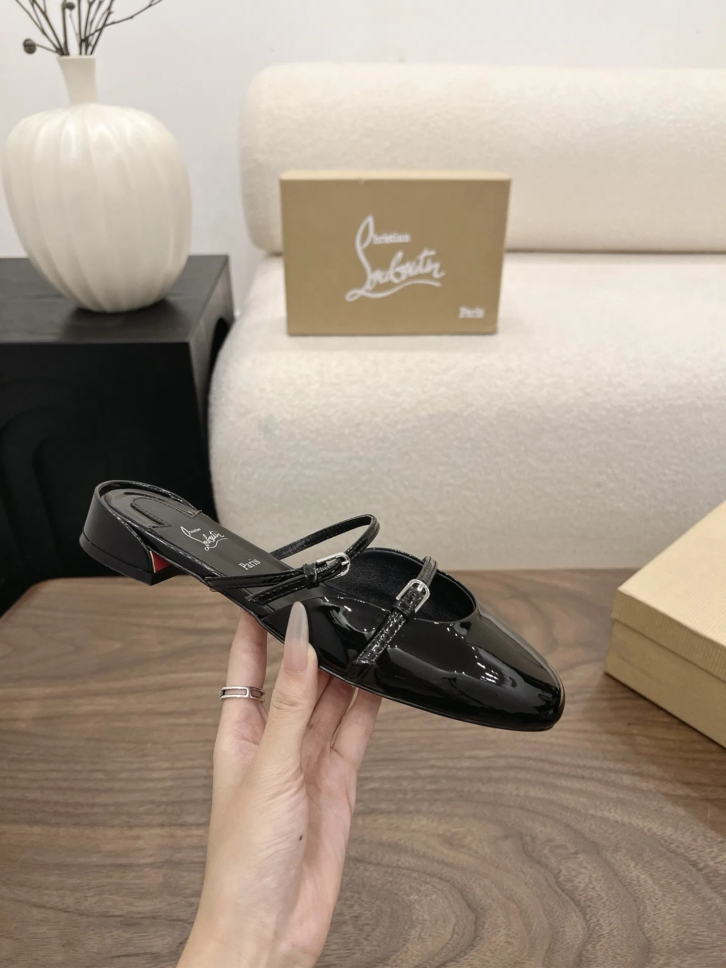 LOUBOUTIN 27FW MSFBUNF 003 플랫슈즈 22