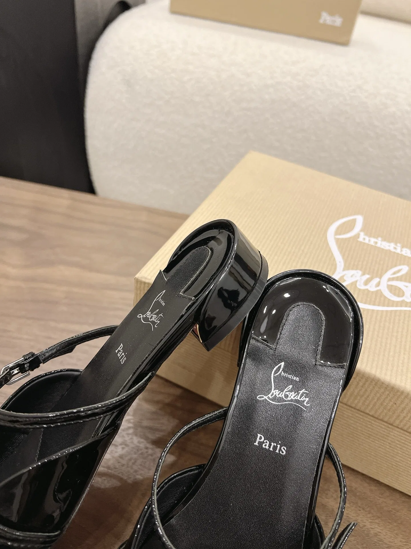 LOUBOUTIN 27FW MSFBUNF 003 플랫슈즈 25