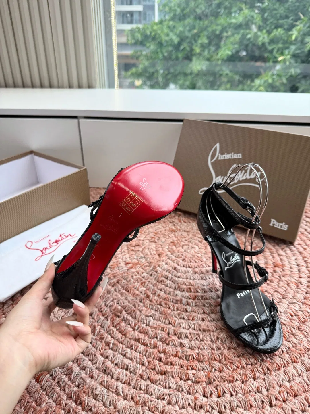 LOUBOUTIN 27FW MSFBUNF 010 구두 9