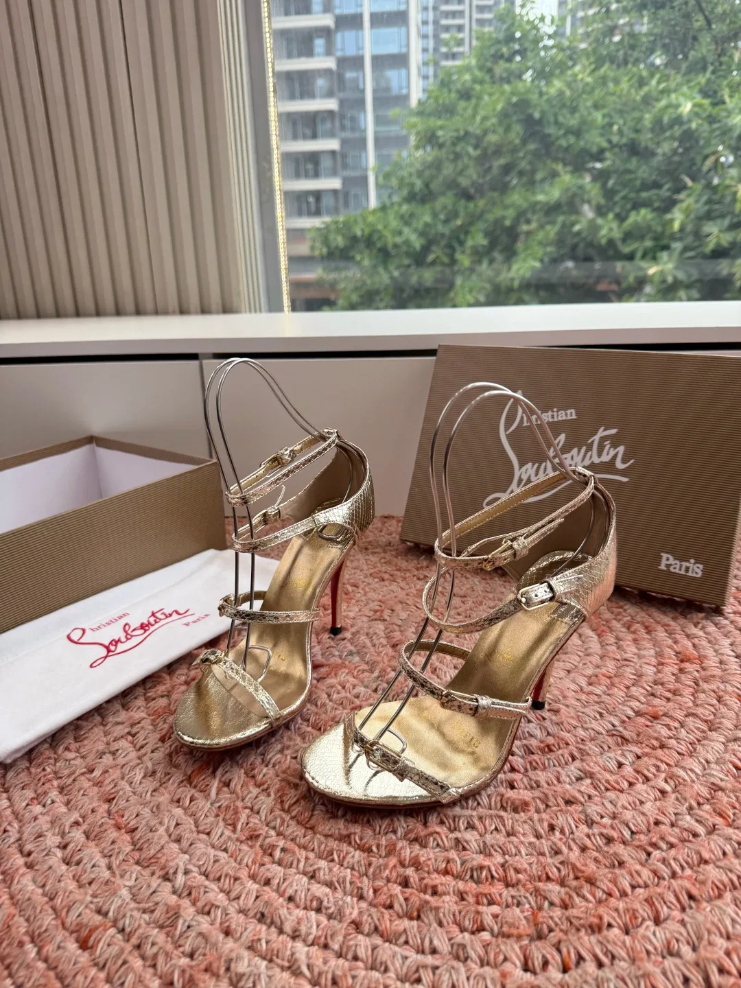 LOUBOUTIN 27FW MSFBUNF 010 구두 11