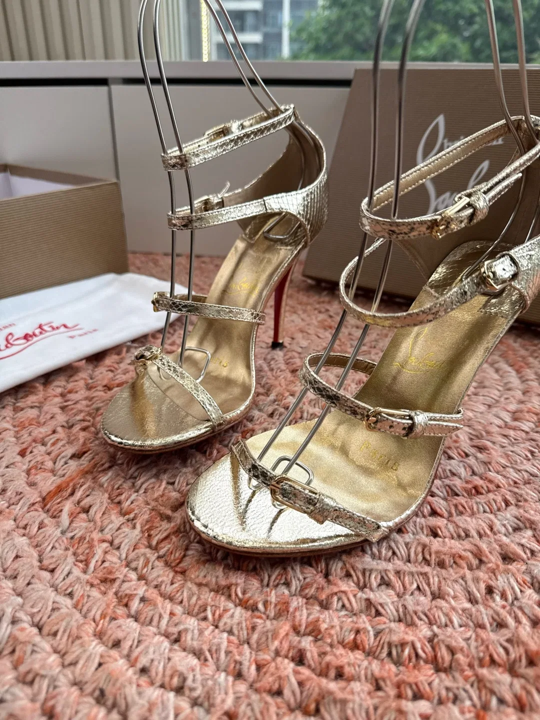 LOUBOUTIN 27FW MSFBUNF 010 구두 16