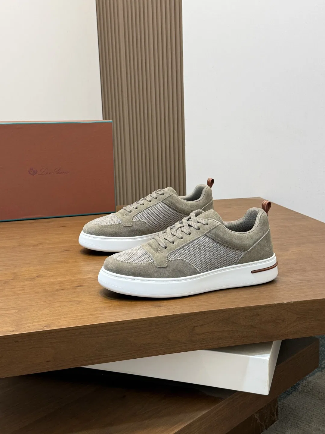 LP 27FW GKJJQIF 002 스니커즈 12