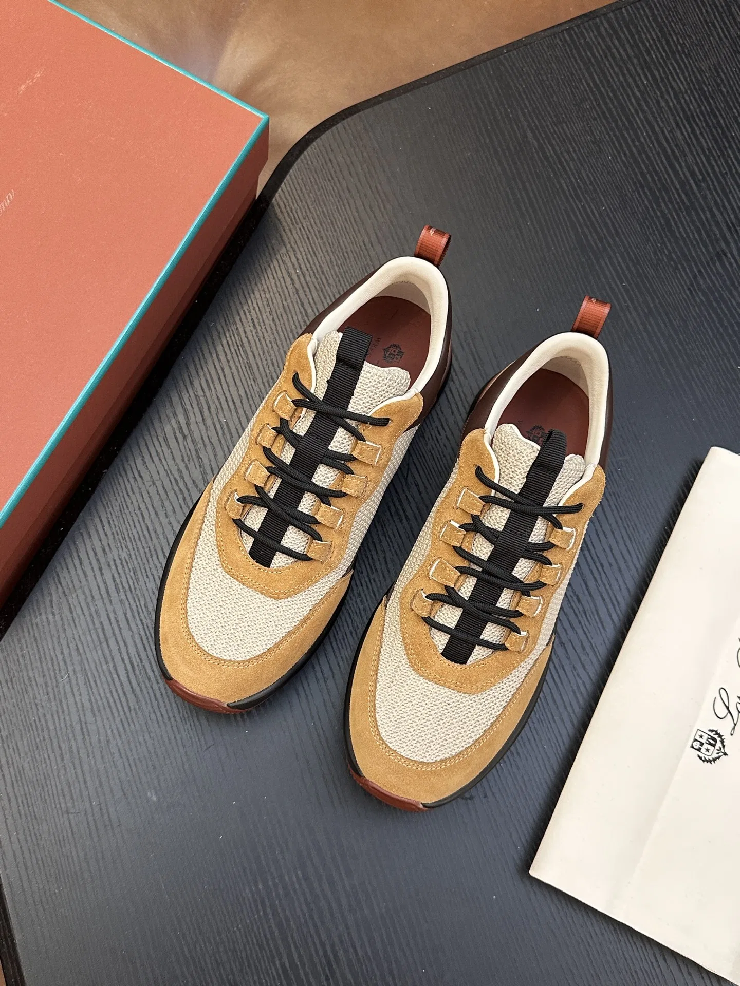 LP 27FW UOUXSPU 007 스니커즈 21