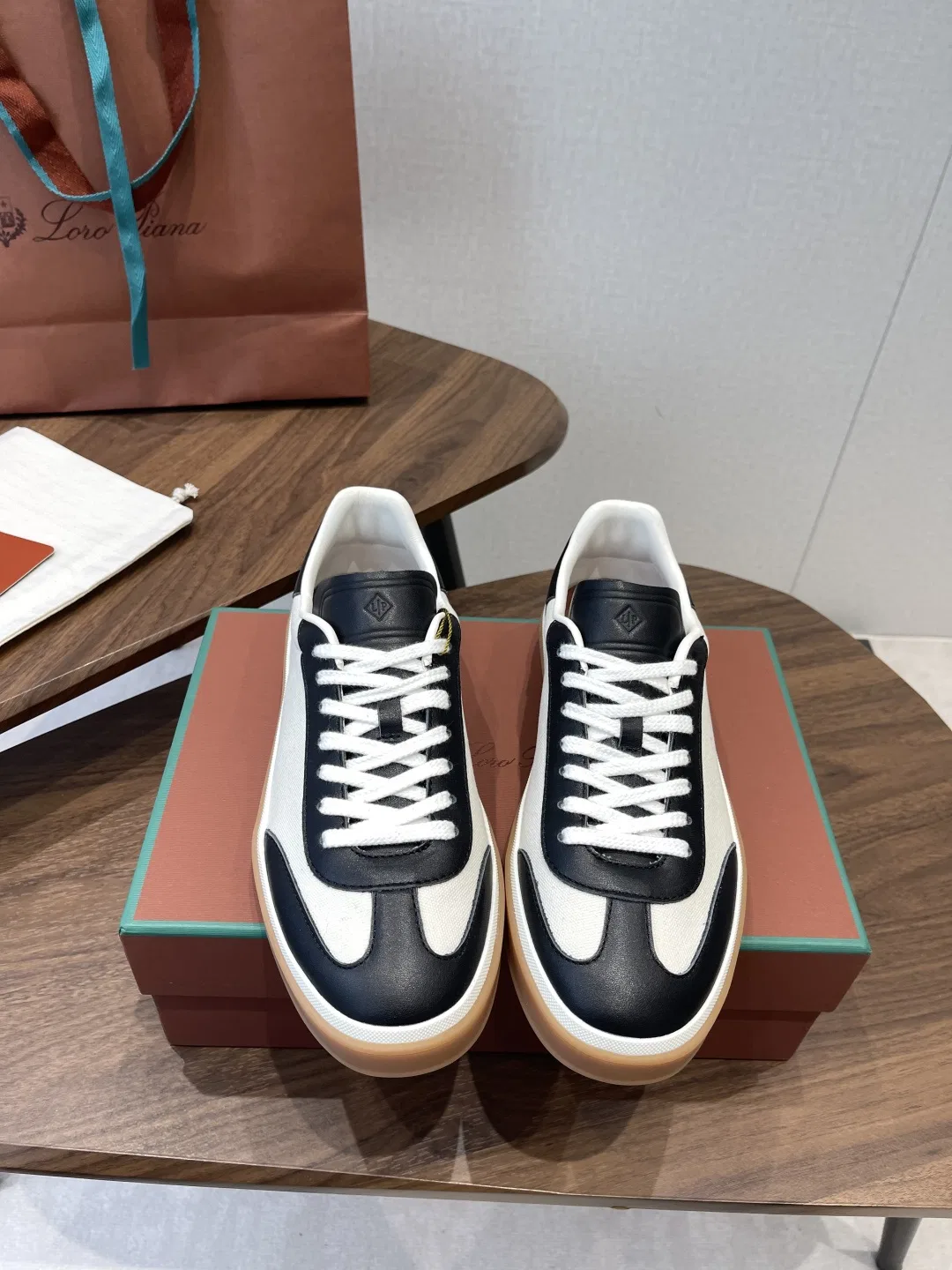 LP 27FW XJBVJYL 006 스니커즈 19