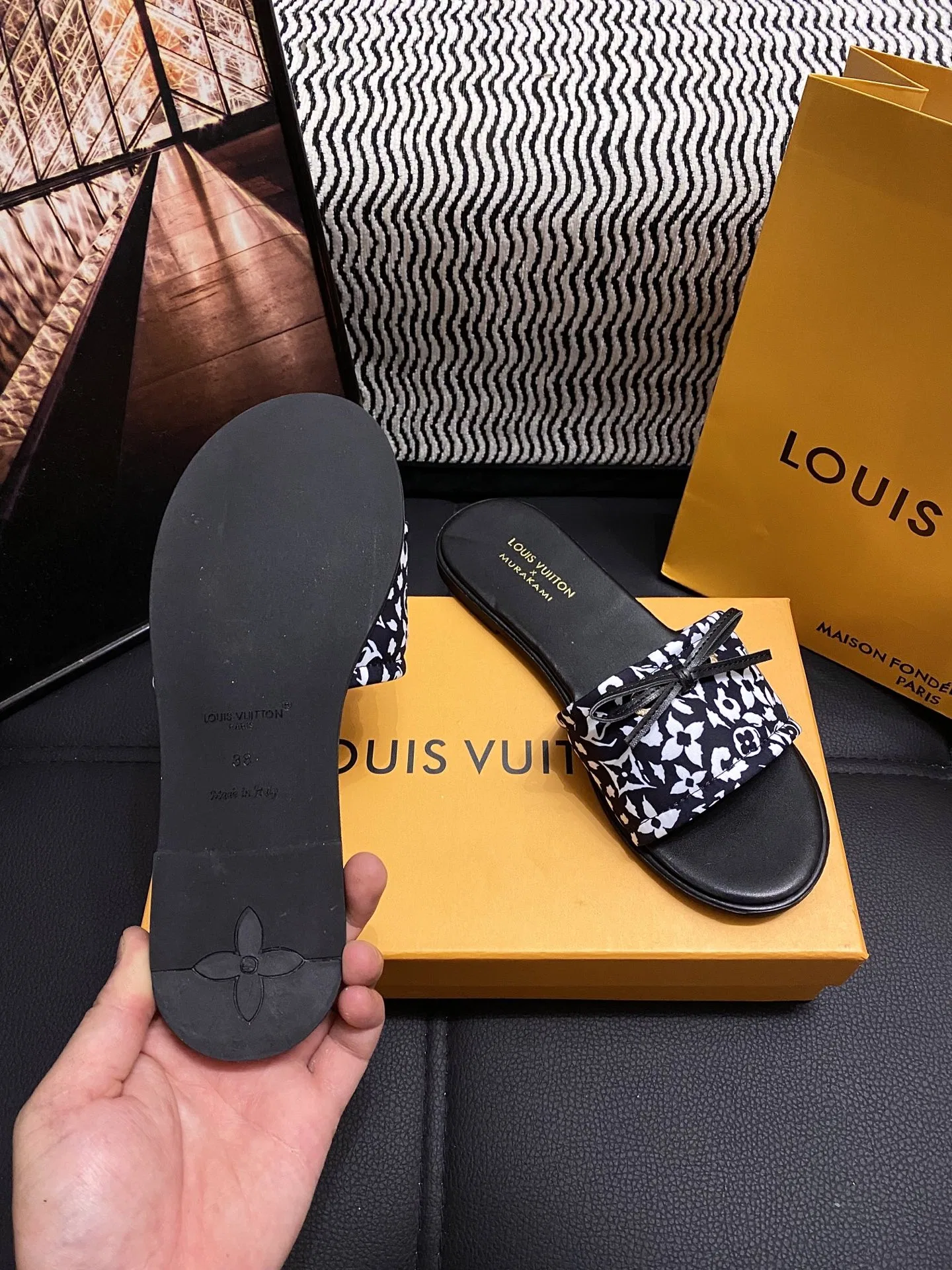LV 27FW AKUCGHD 004 슬리퍼 8