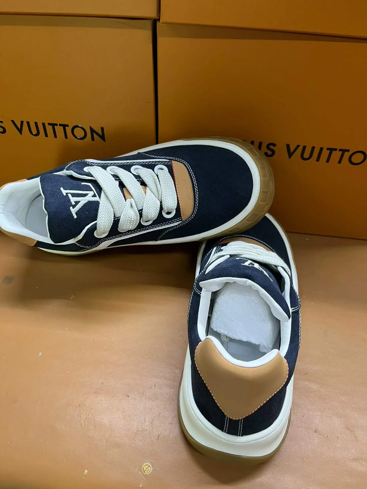 LV 27FW AKUCGHD 005 스니커즈 7