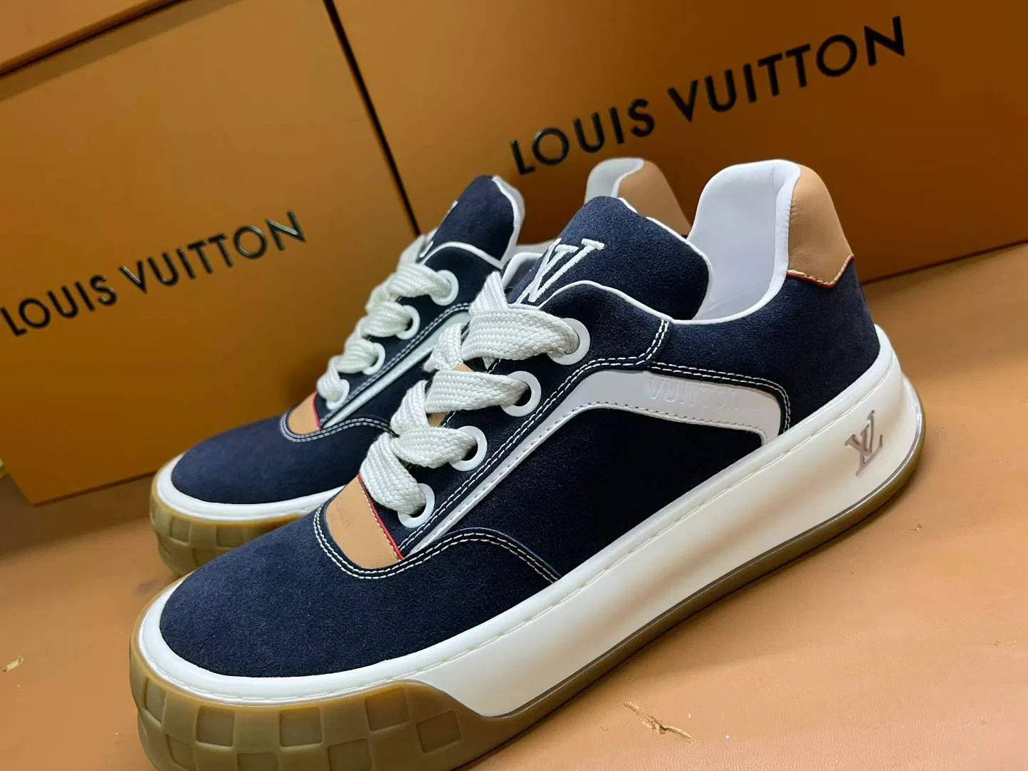 LV 27FW AKUCGHD 005 스니커즈 9
