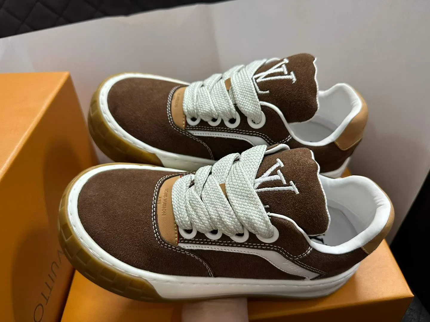 LV 27FW AKUCGHD 005 스니커즈 11