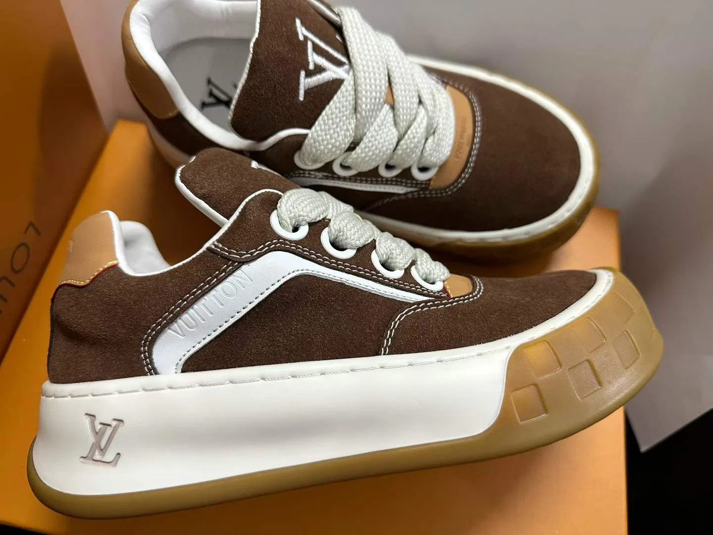 LV 27FW AKUCGHD 005 스니커즈 12