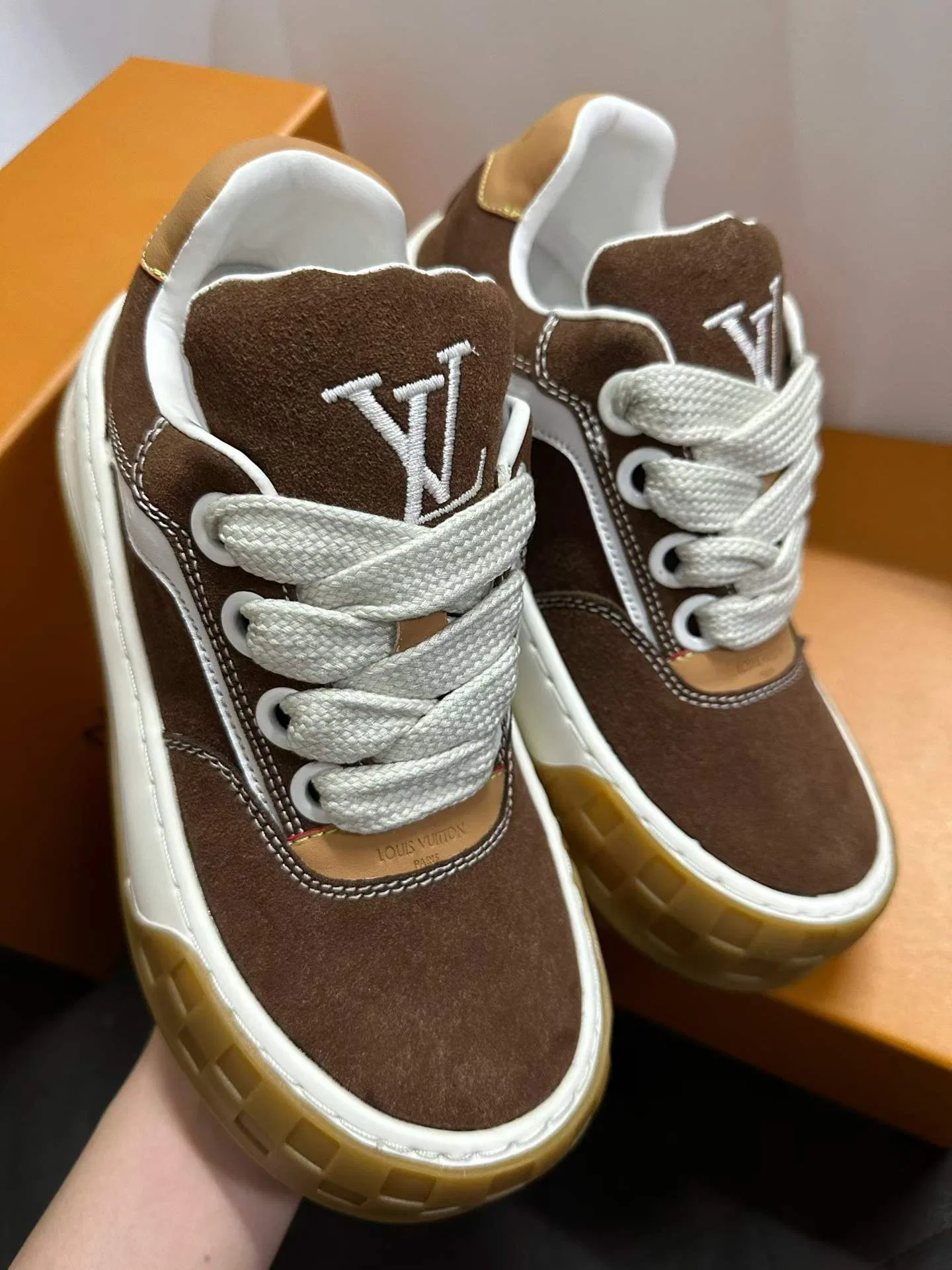 LV 27FW AKUCGHD 005 스니커즈 13