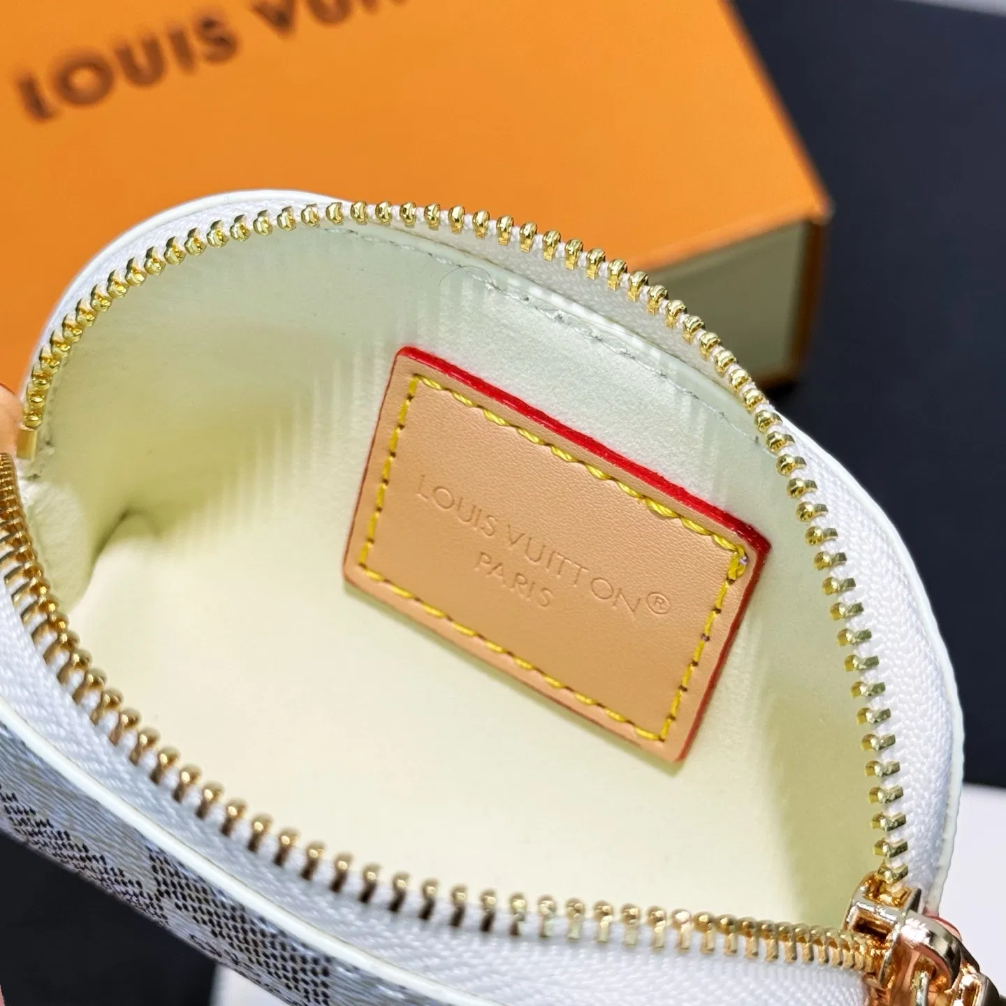 LV 27FW AKUCGHD 008 참 7