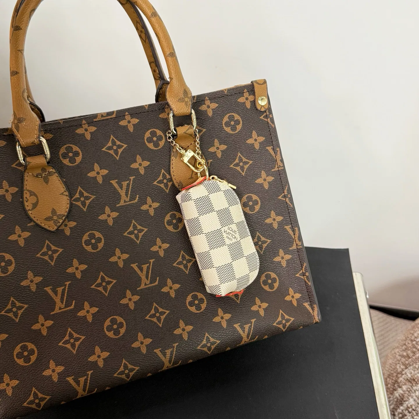 LV 27FW AKUCGHD 008 참 11