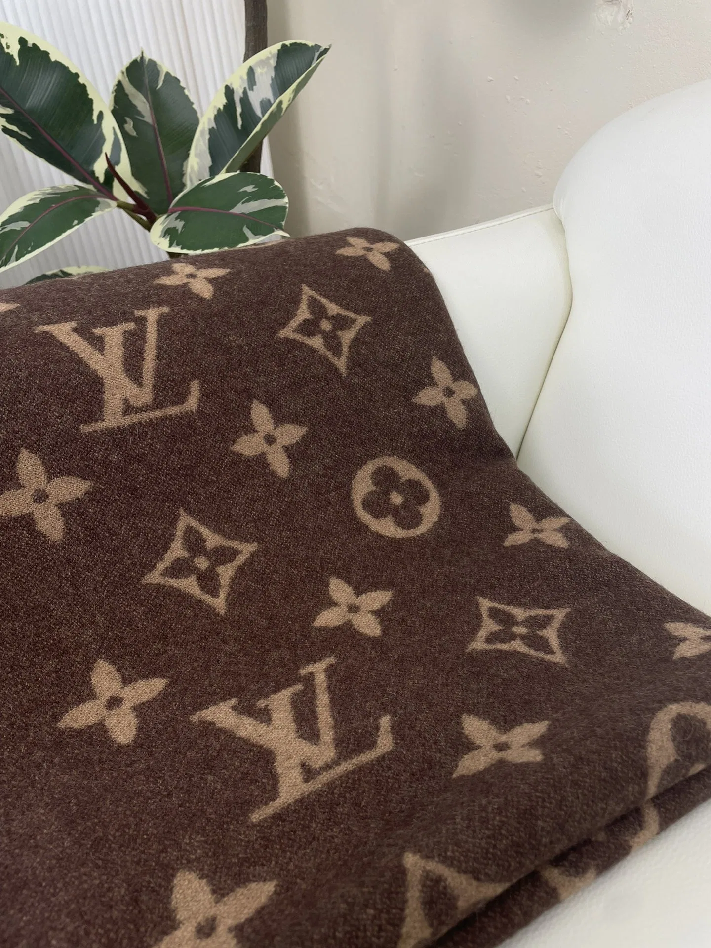 LV 27FW AKUCGHD 016 담요 11