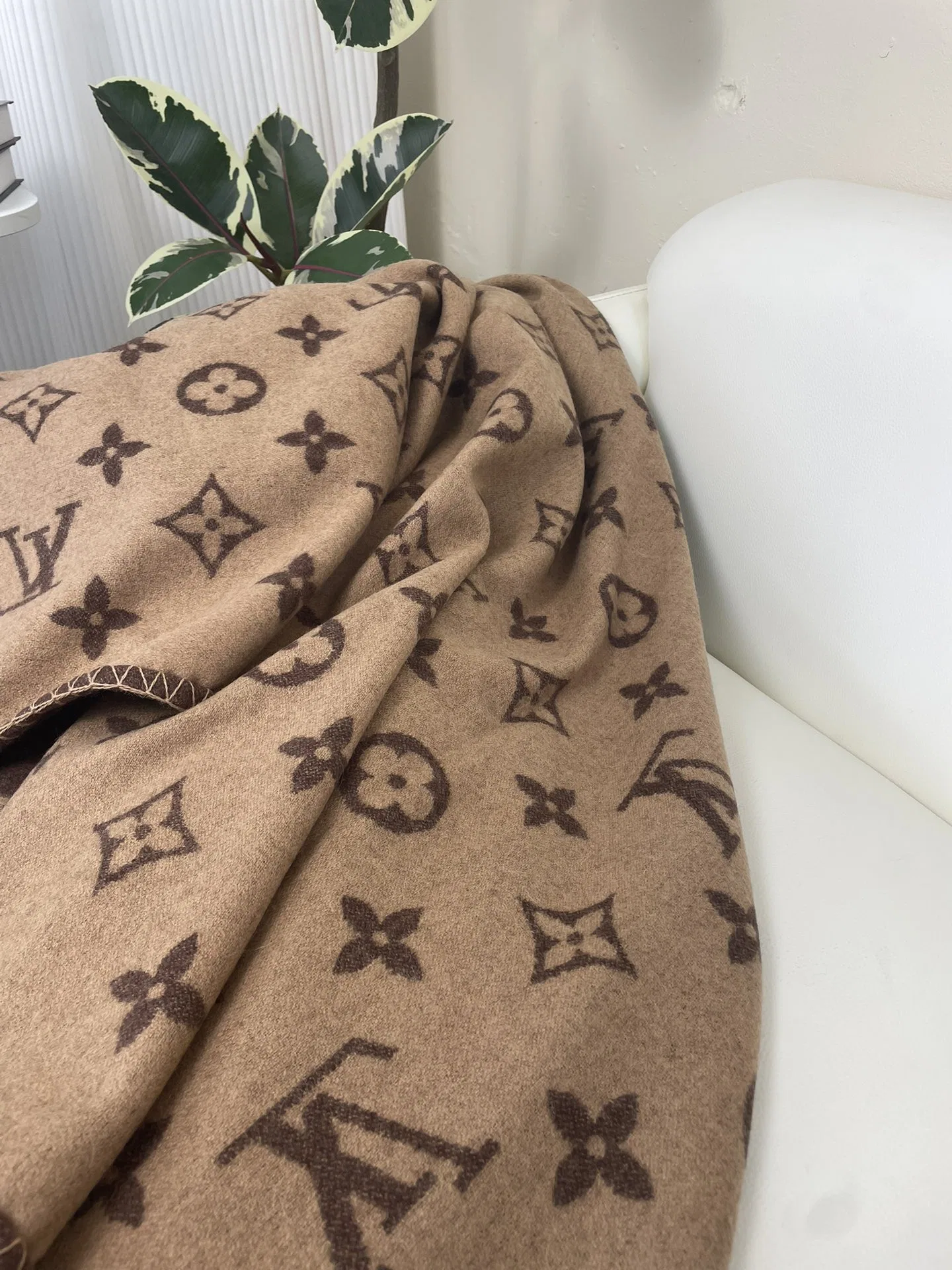 LV 27FW AKUCGHD 016 담요 13