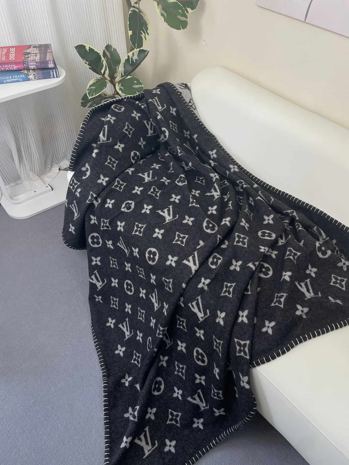 LV 27FW AKUCGHD 016 담요 14