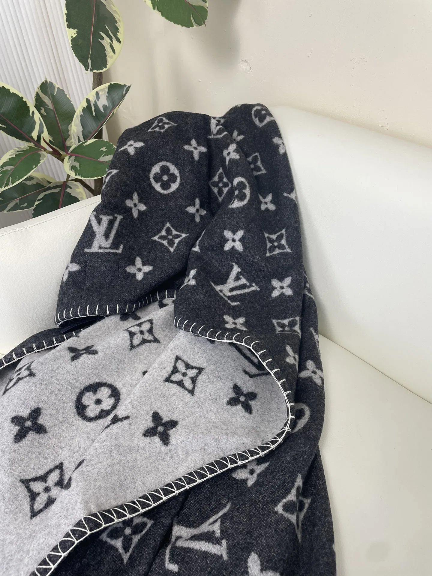 LV 27FW AKUCGHD 016 담요 15