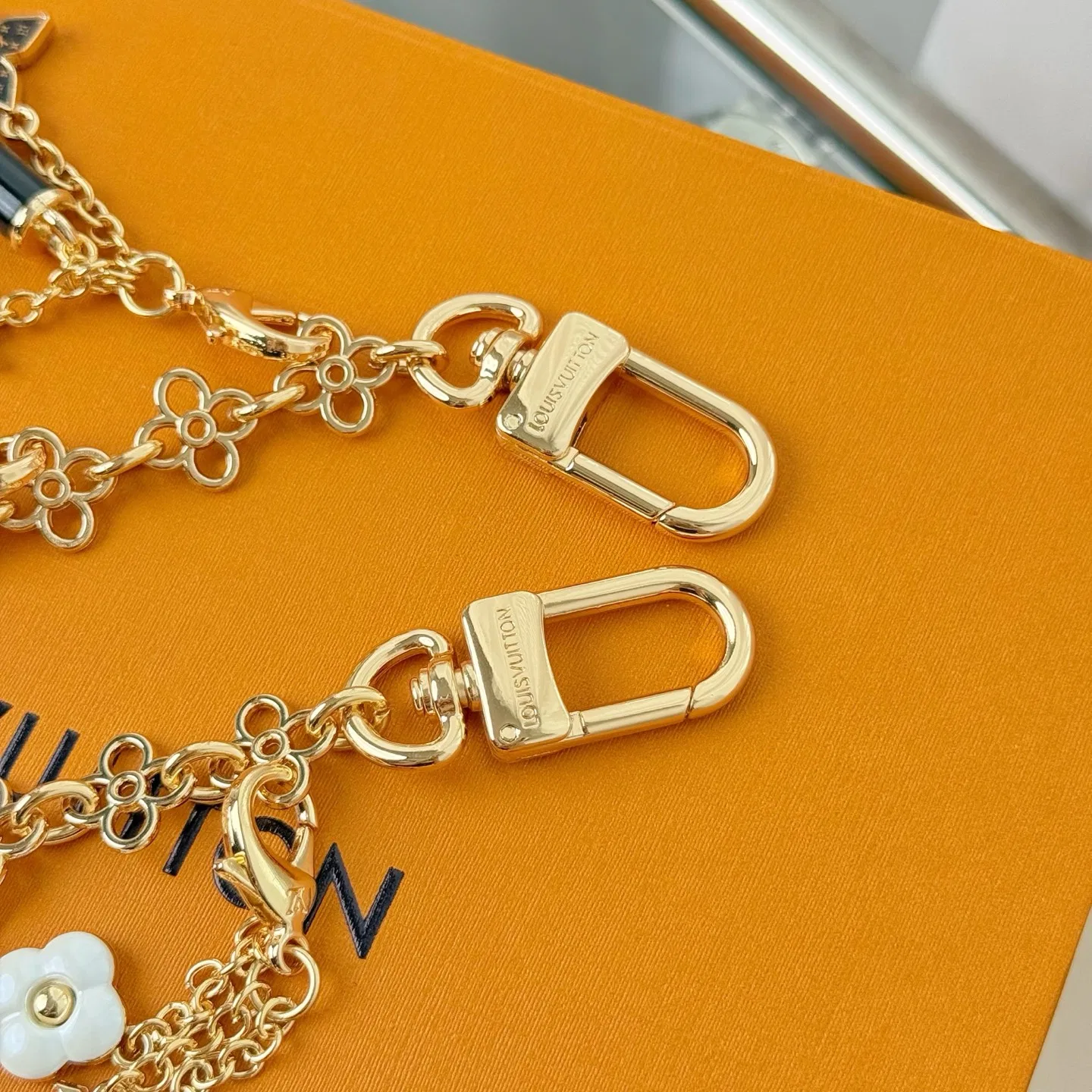 LV 27FW AKUCGHD 020 키링 8