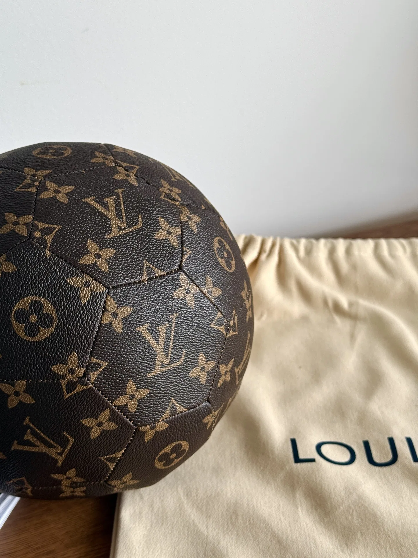 LV 27FW AKUCGHD 029 농구공 26