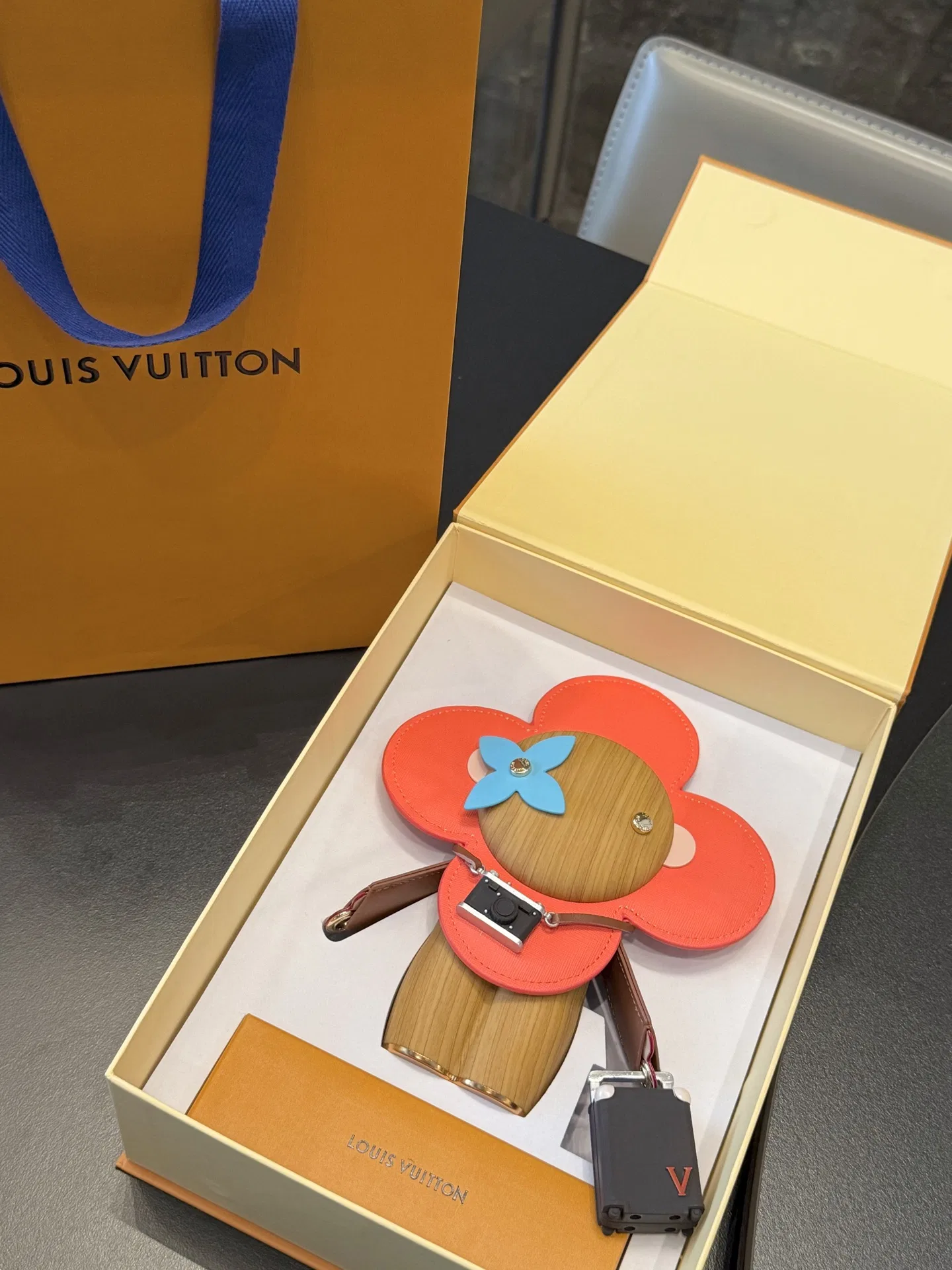 LV 27FW AKUCGHD 038 피규어 27