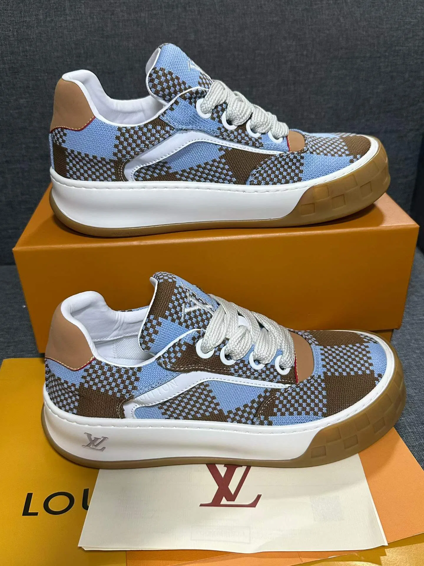 LV 27FW AKUCGHD 039 스니커즈 8