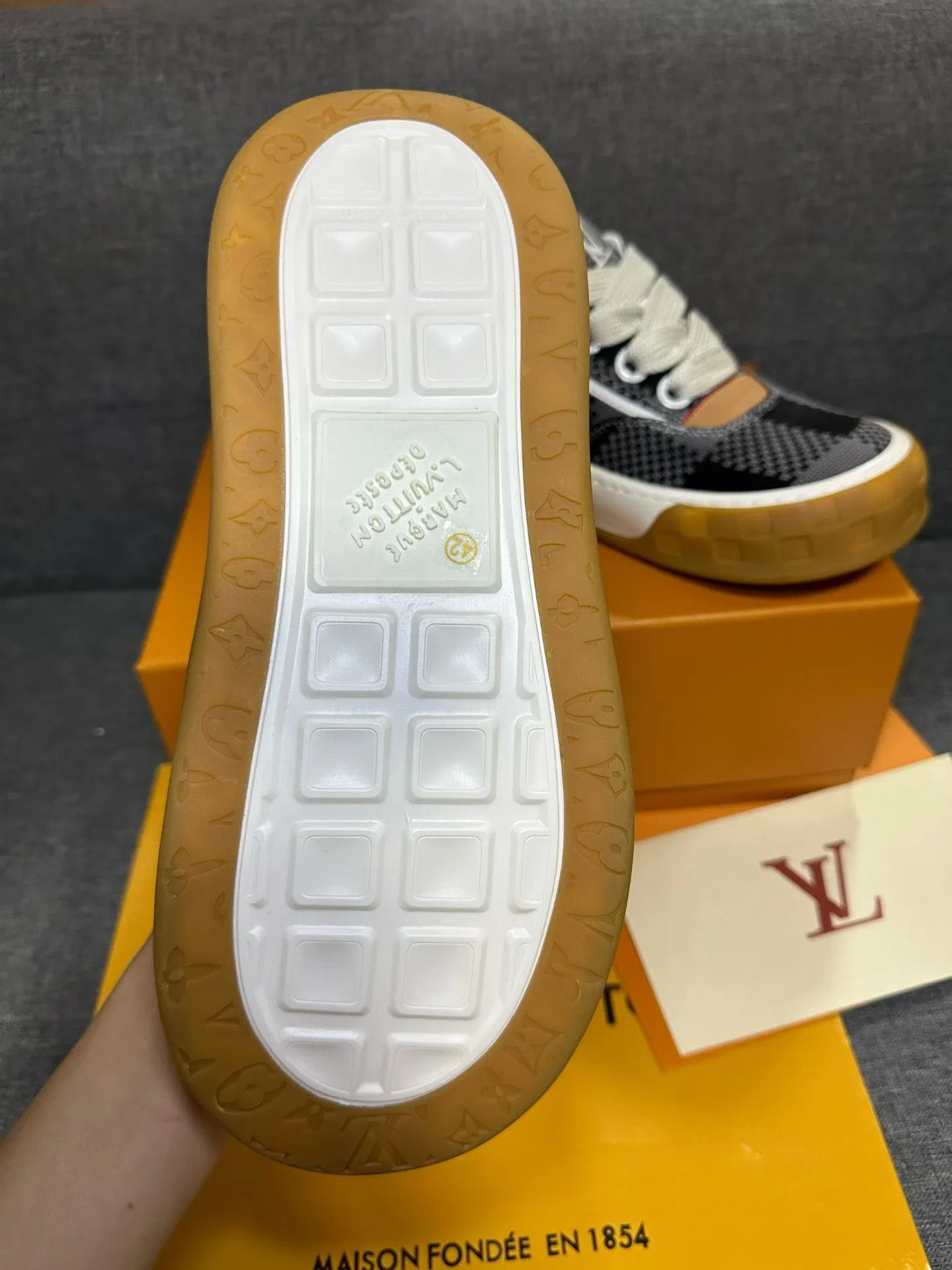 LV 27FW AKUCGHD 039 스니커즈 7