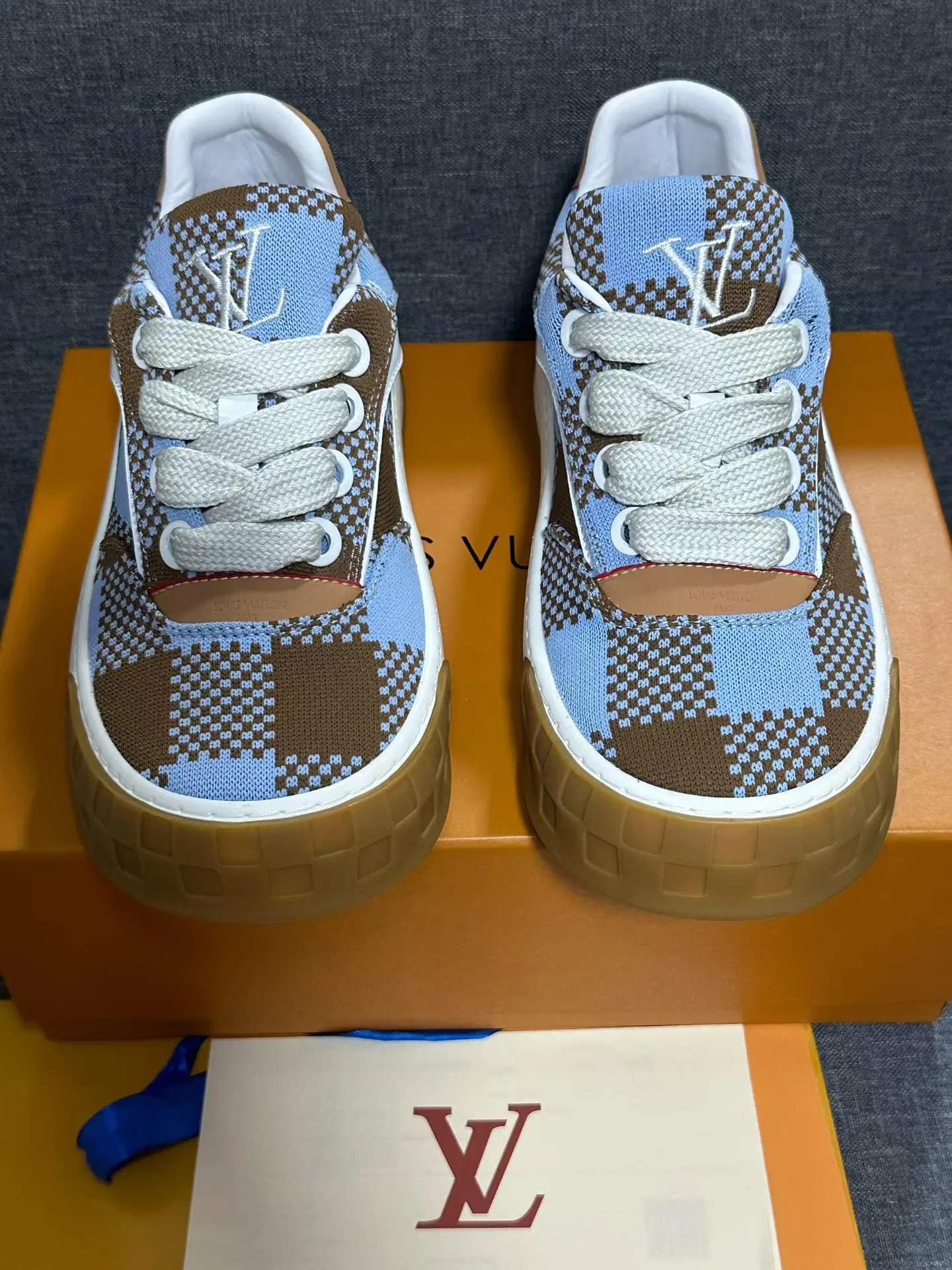 LV 27FW AKUCGHD 039 스니커즈 10
