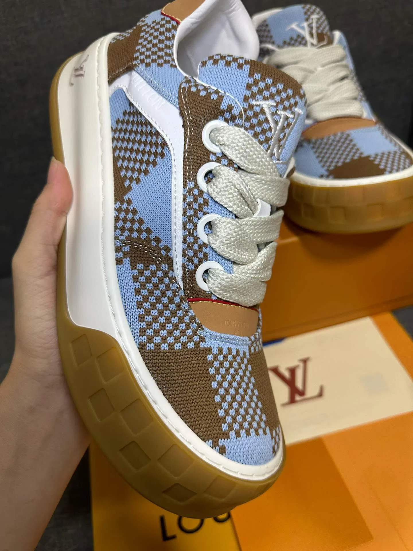 LV 27FW AKUCGHD 039 스니커즈 11