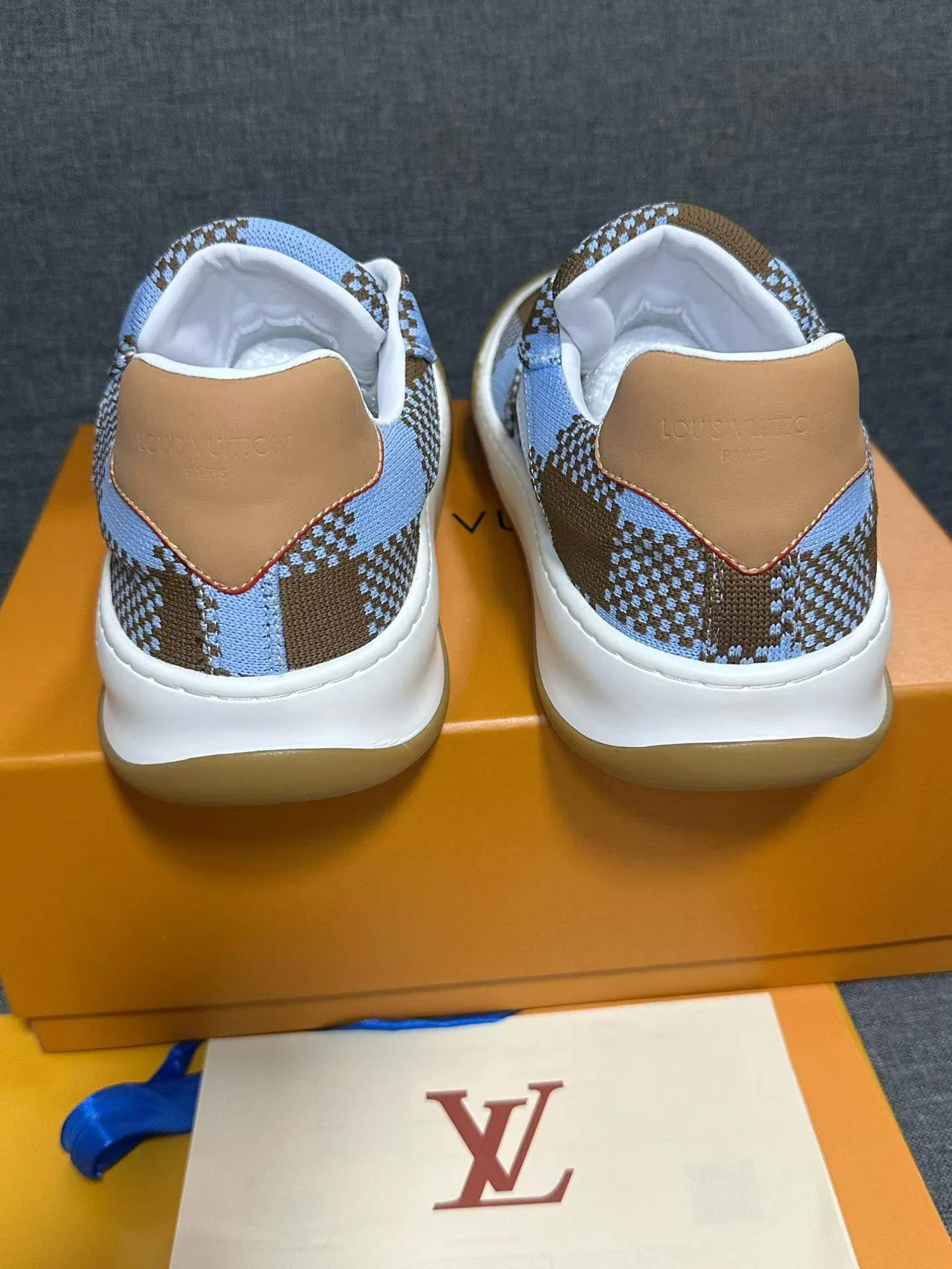 LV 27FW AKUCGHD 039 스니커즈 12