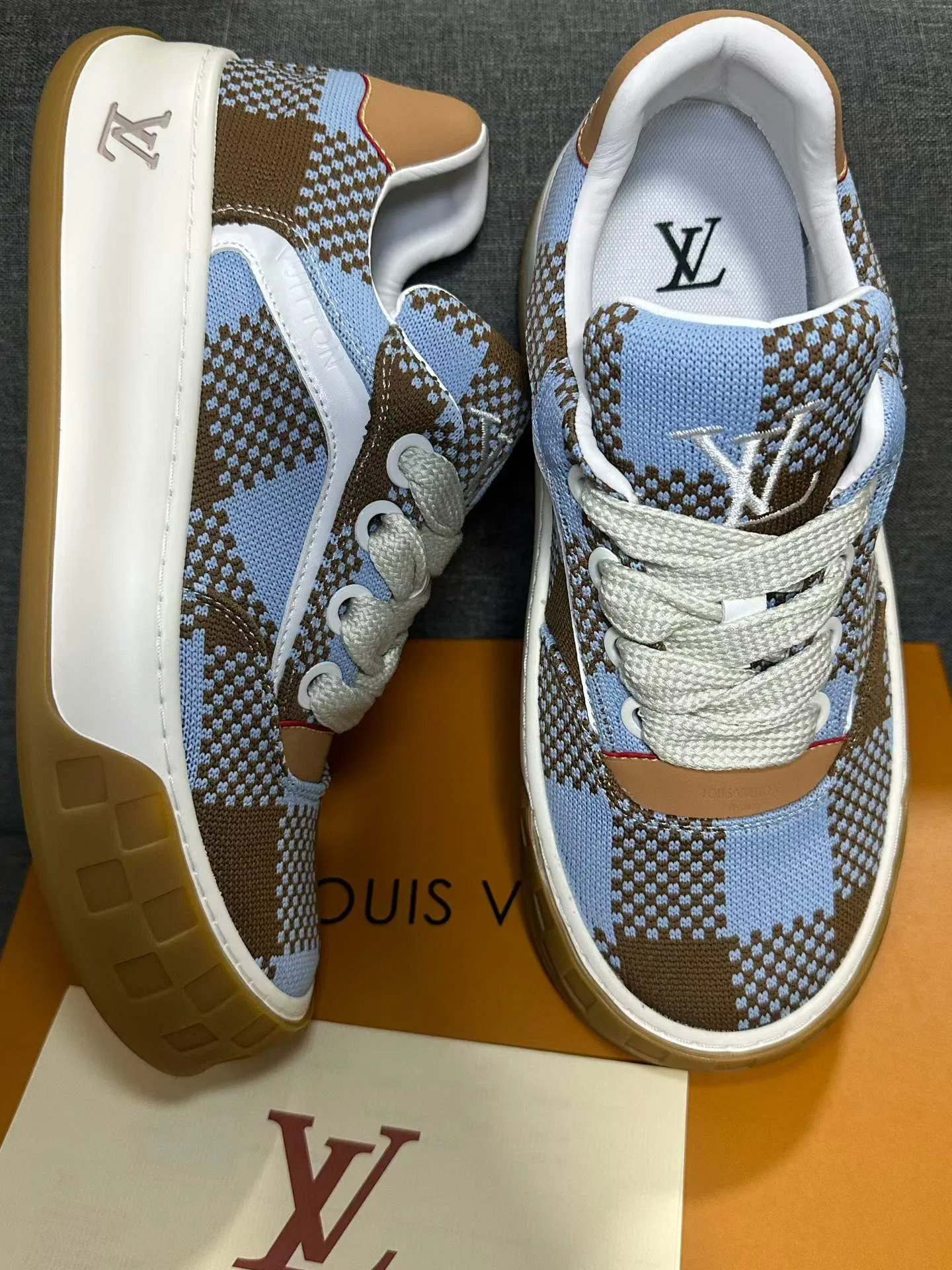 LV 27FW AKUCGHD 039 스니커즈 13